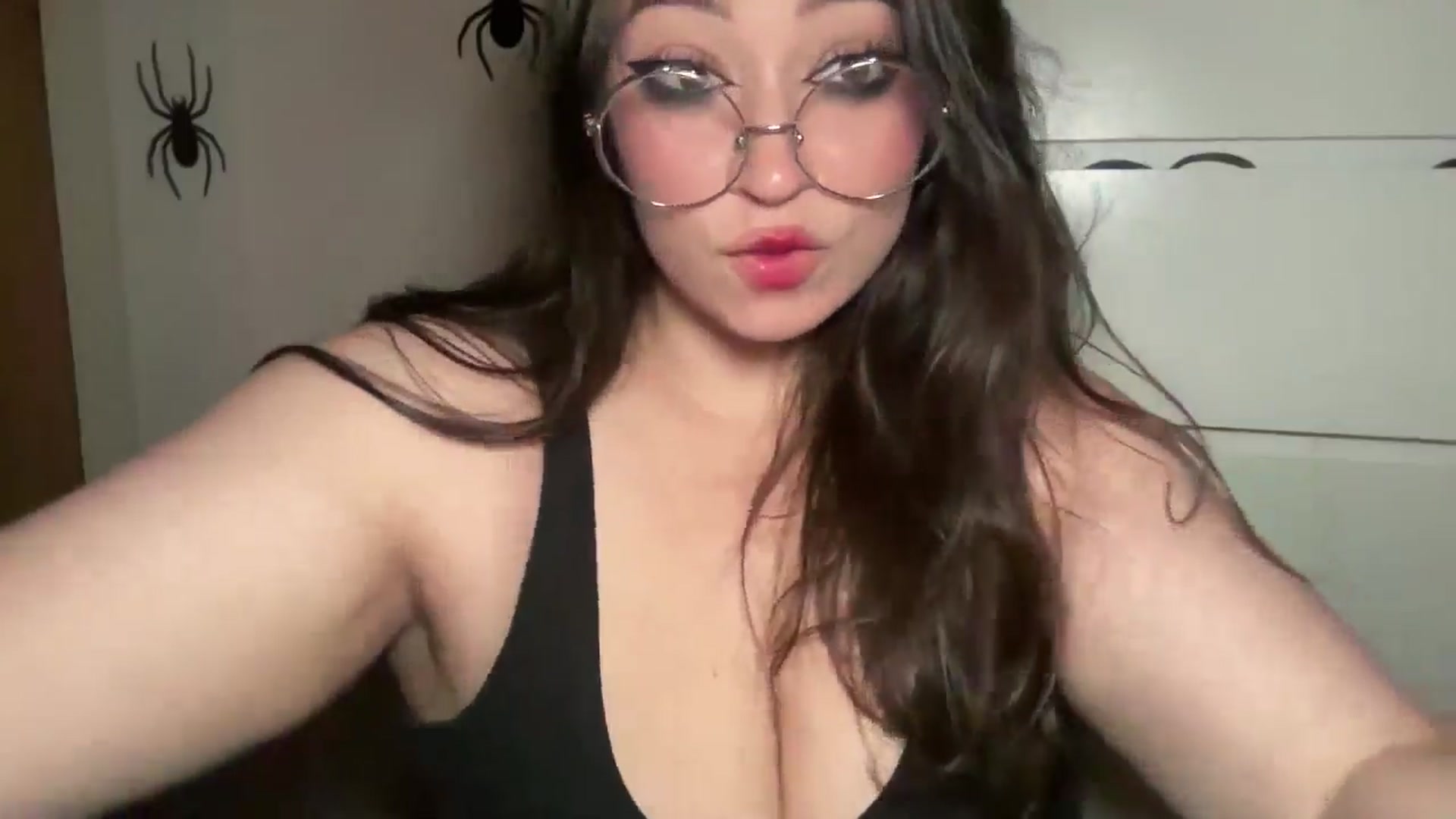 Gallery image thumbnail from Hasymura's myfreecams stream on, 10/15/2024, 22:38 image 6 of 20