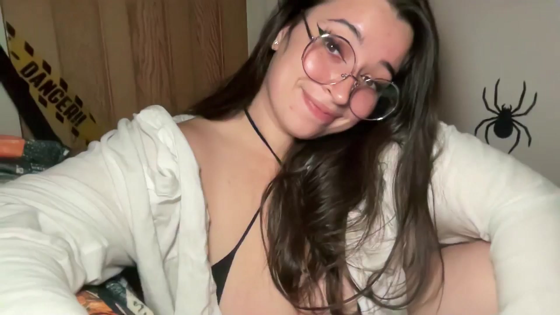 Gallery image thumbnail from Hasymura's myfreecams stream on, 10/18/2024, 01:24 image 15 of 20