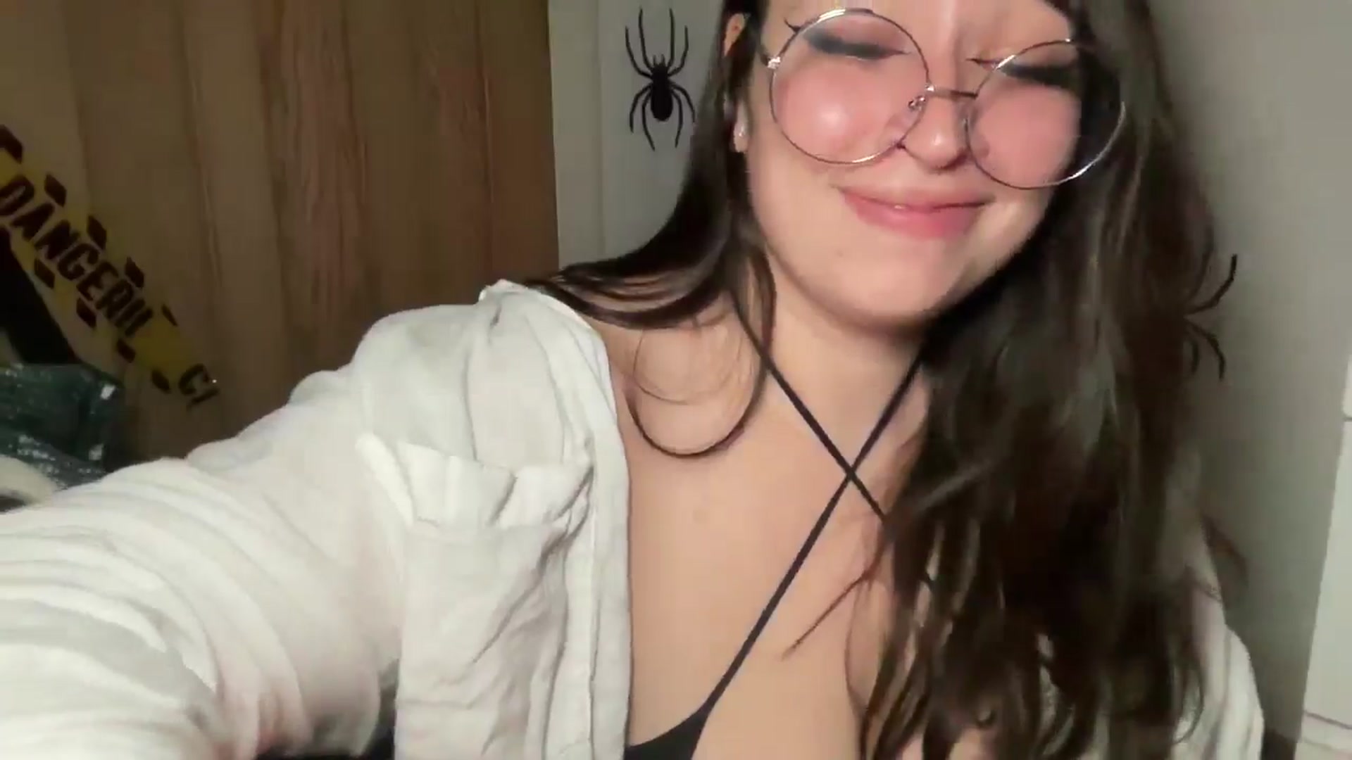Gallery image thumbnail from Hasymura's myfreecams stream on, 10/18/2024, 01:24 image 13 of 20
