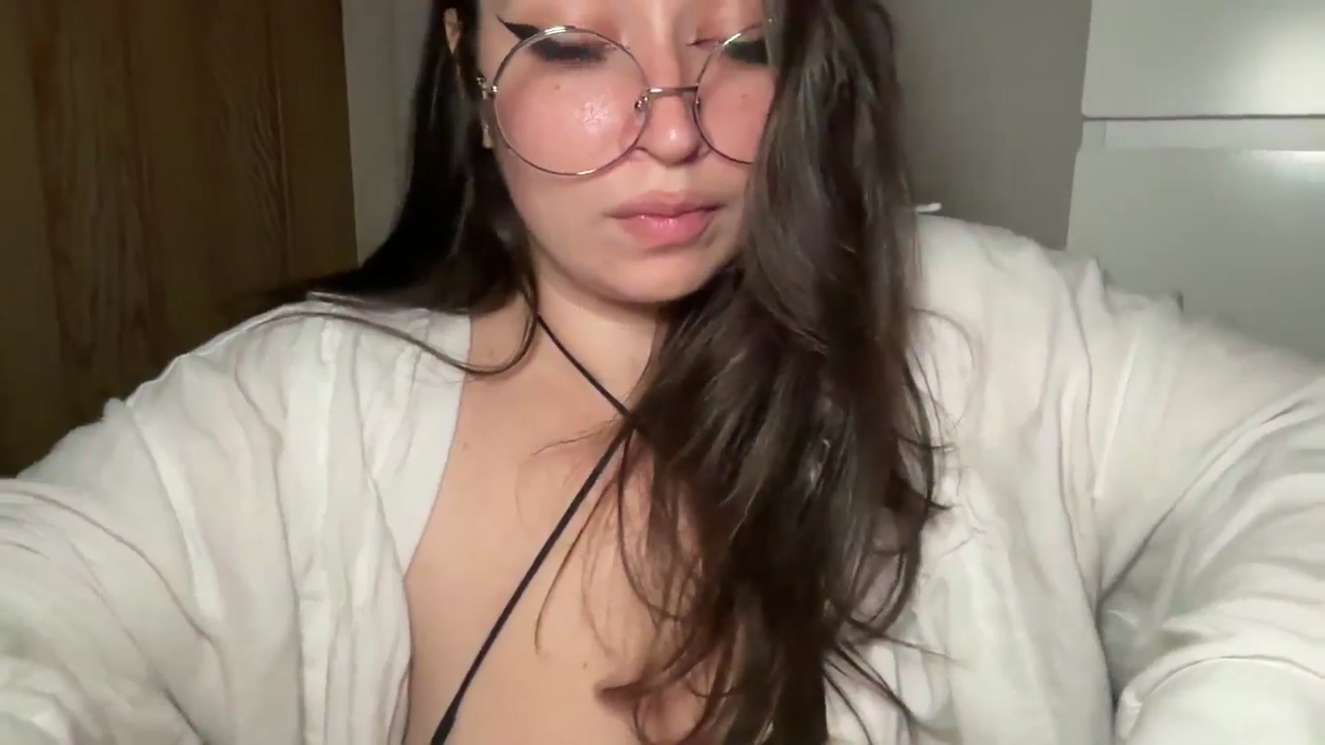 Gallery image thumbnail from Hasymura's myfreecams stream on, 10/18/2024, 01:24 image 20 of 20