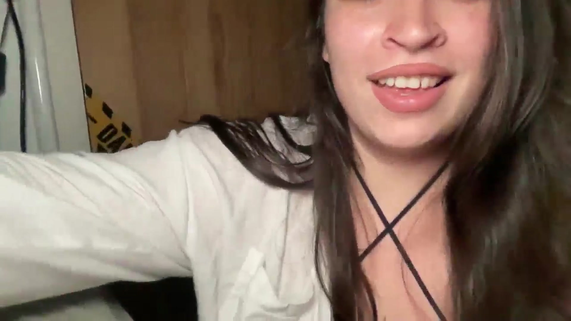 Gallery image thumbnail from Hasymura's myfreecams stream on, 10/22/2024, 23:31 image 18 of 20