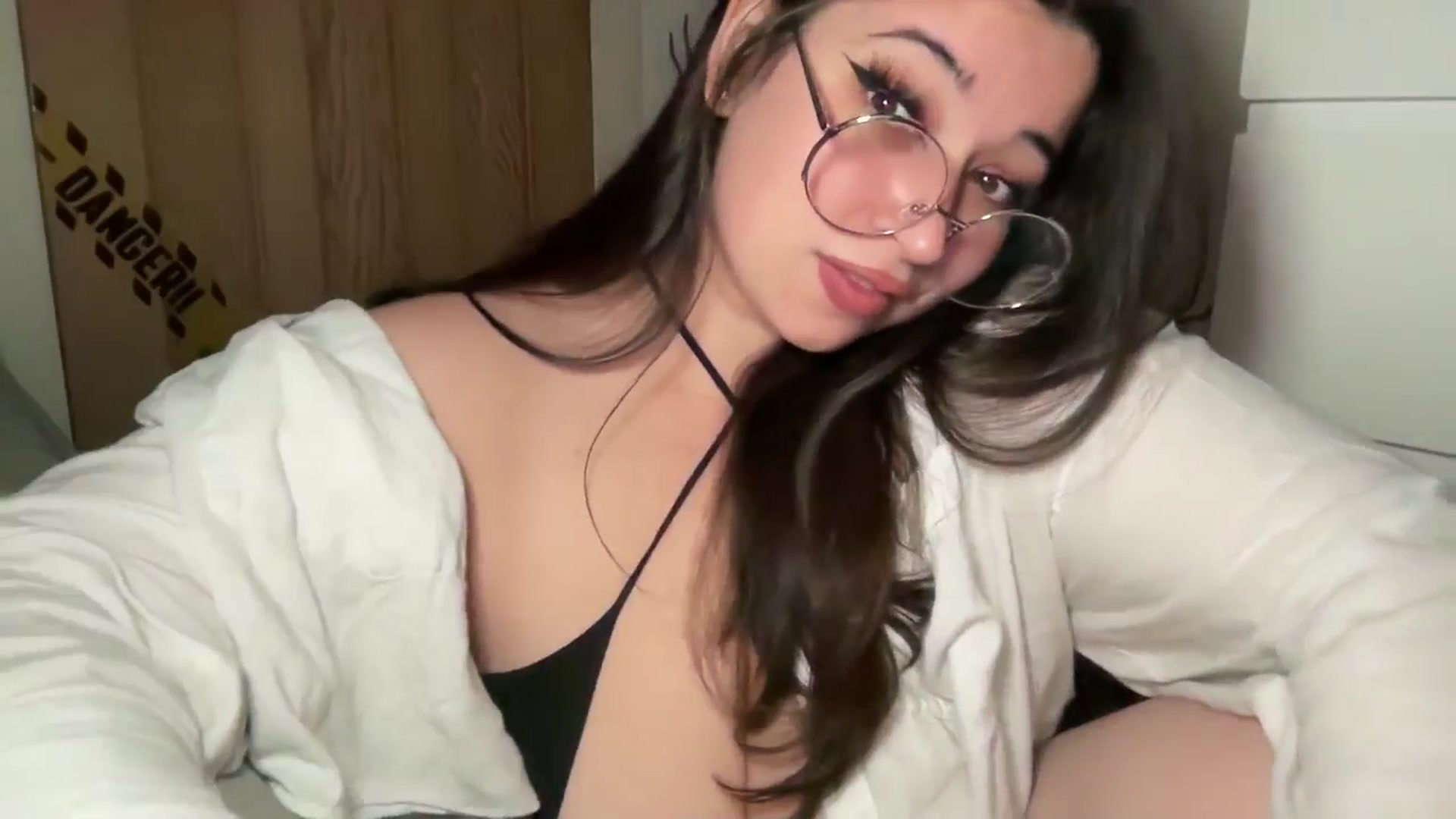 Gallery image thumbnail from Hasymura's myfreecams stream on, 10/22/2024, 23:31 image 7 of 20