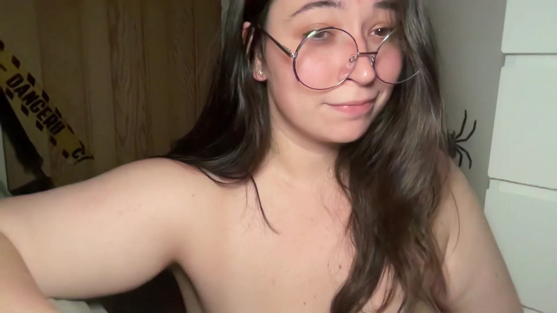 Gallery image thumbnail from Hasymura's myfreecams stream on, 10/28/2024, 03:00 image 17 of 20