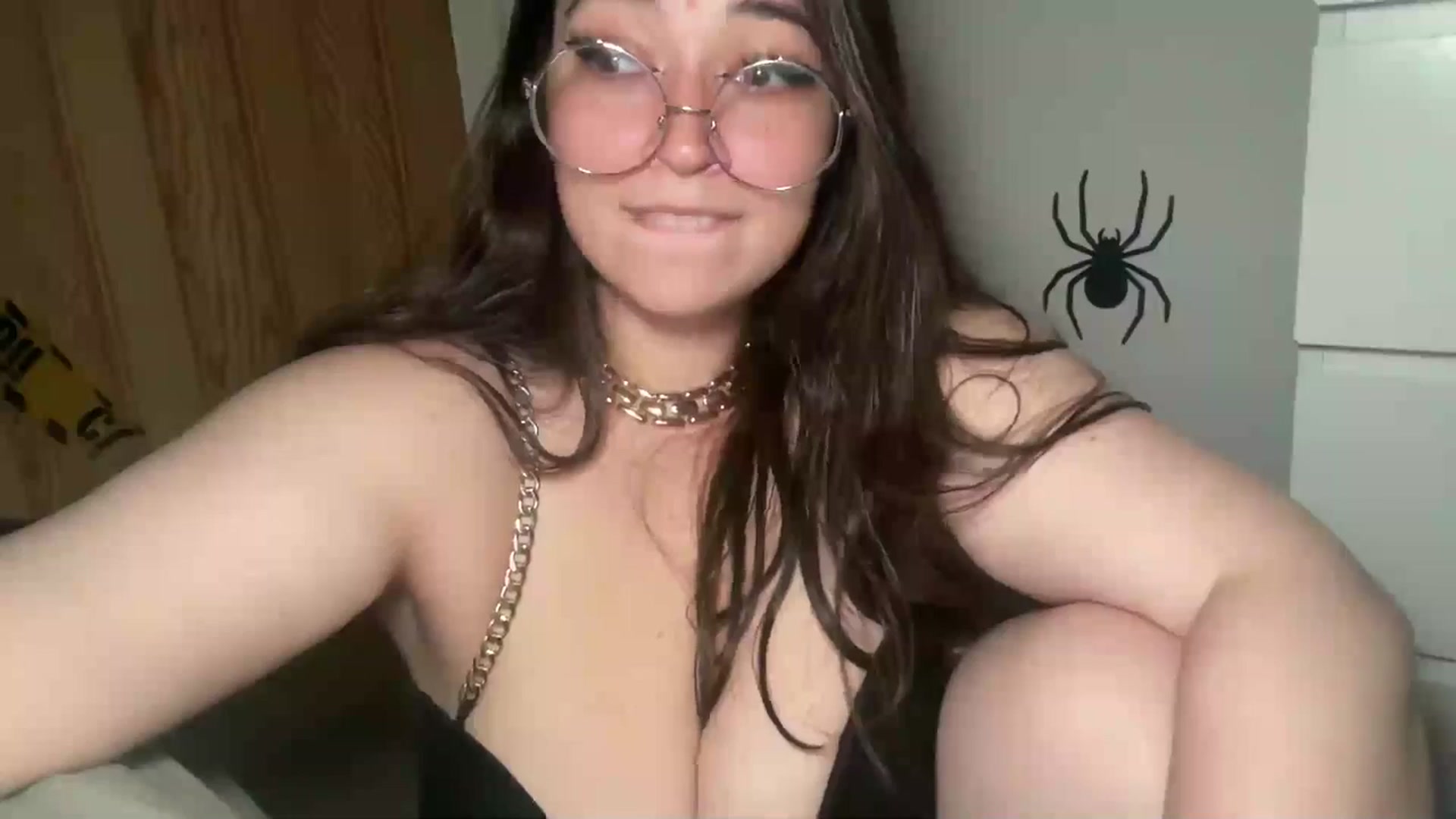 Gallery image thumbnail from Hasymura's myfreecams stream on, 11/02/2024, 23:46 image 10 of 20
