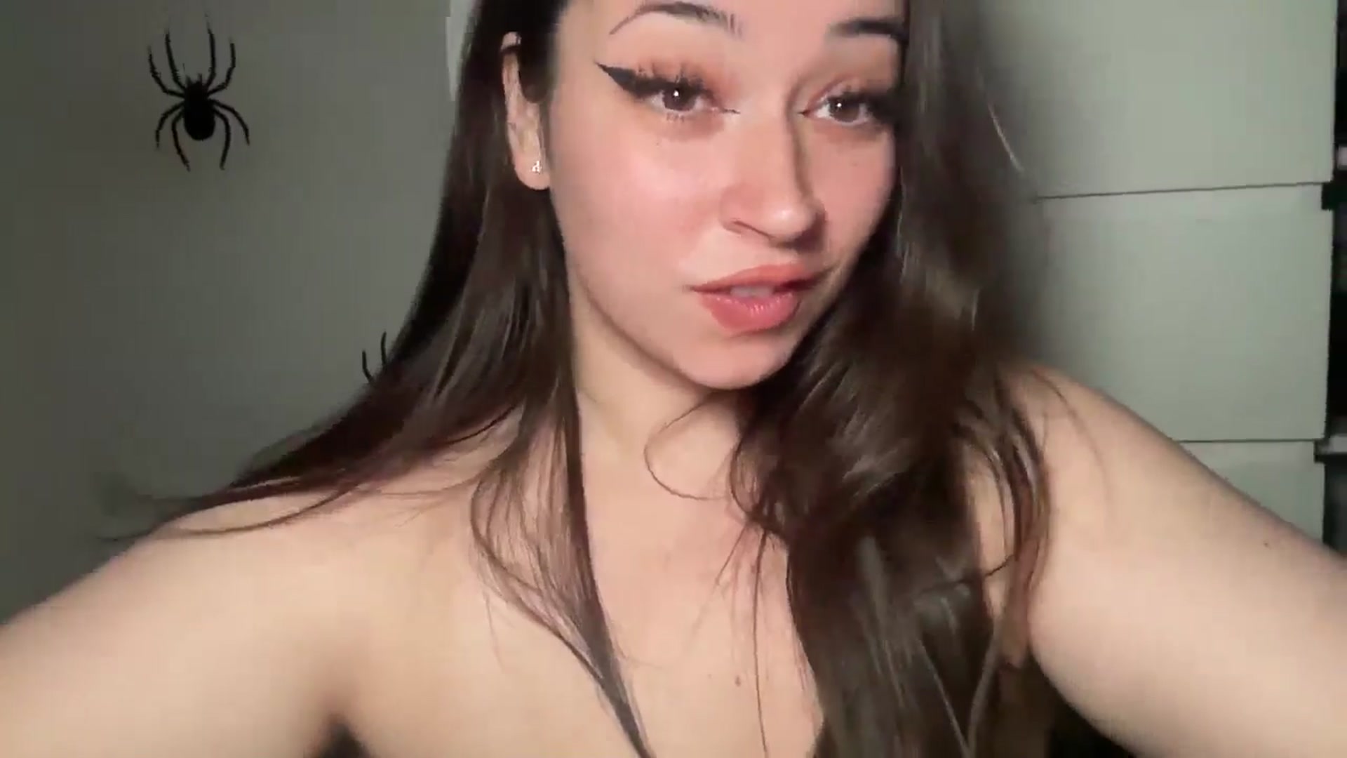 Gallery image thumbnail from Hasymura's myfreecams stream on, 11/18/2024, 01:54 image 18 of 20