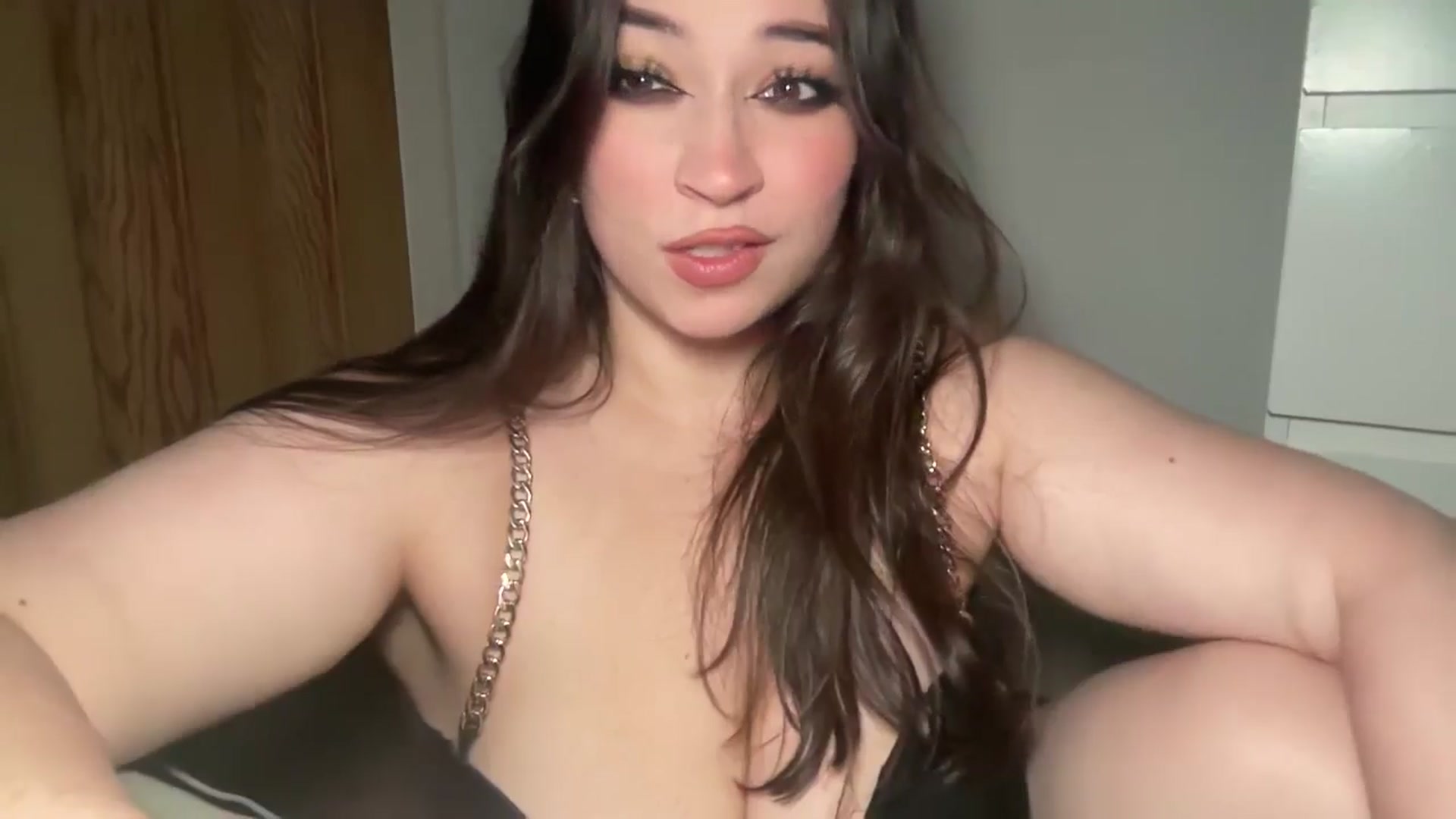 Gallery image thumbnail from Hasymura's myfreecams stream on, 11/26/2024, 23:59 image 11 of 20