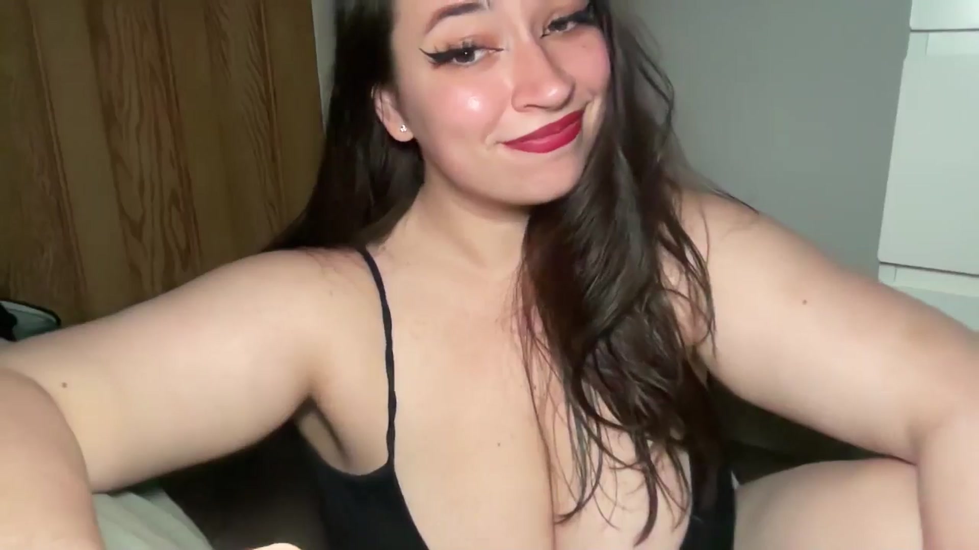 Gallery image thumbnail from Hasymura's myfreecams stream on, 12/08/2024, 22:33 image 9 of 20