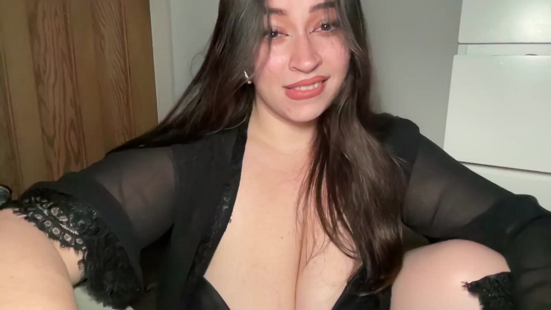 Gallery image thumbnail from Hasymura's myfreecams stream on, 12/09/2024, 23:50 image 4 of 20