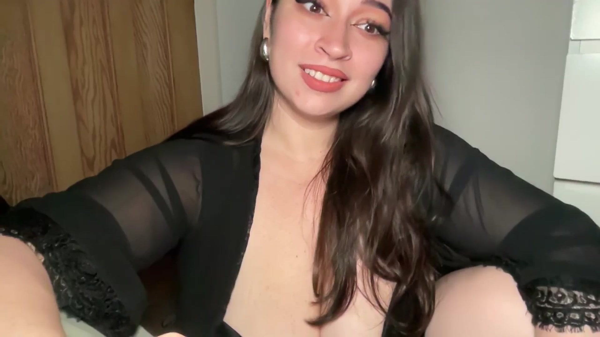 Gallery image thumbnail from Hasymura's myfreecams stream on, 12/10/2024, 24:25 image 13 of 20