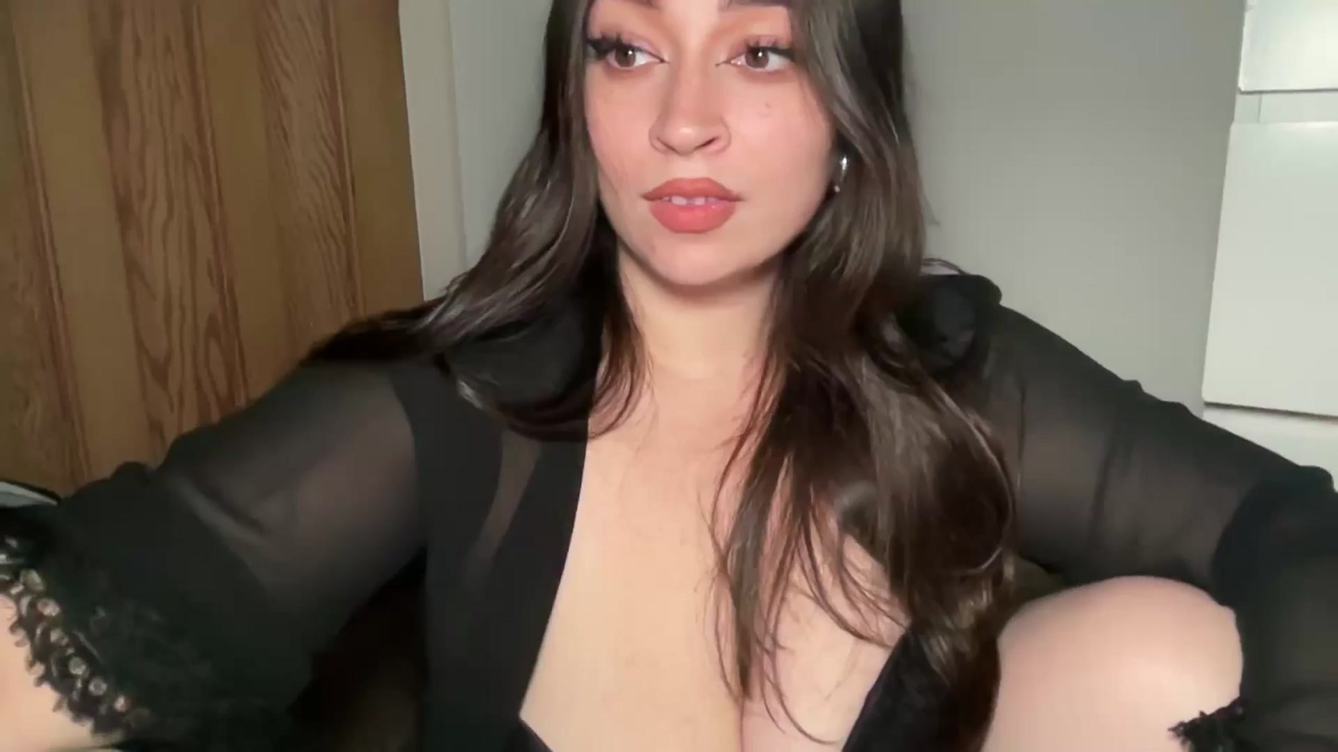 Gallery image thumbnail from Hasymura's myfreecams stream on, 12/10/2024, 24:25 image 6 of 20