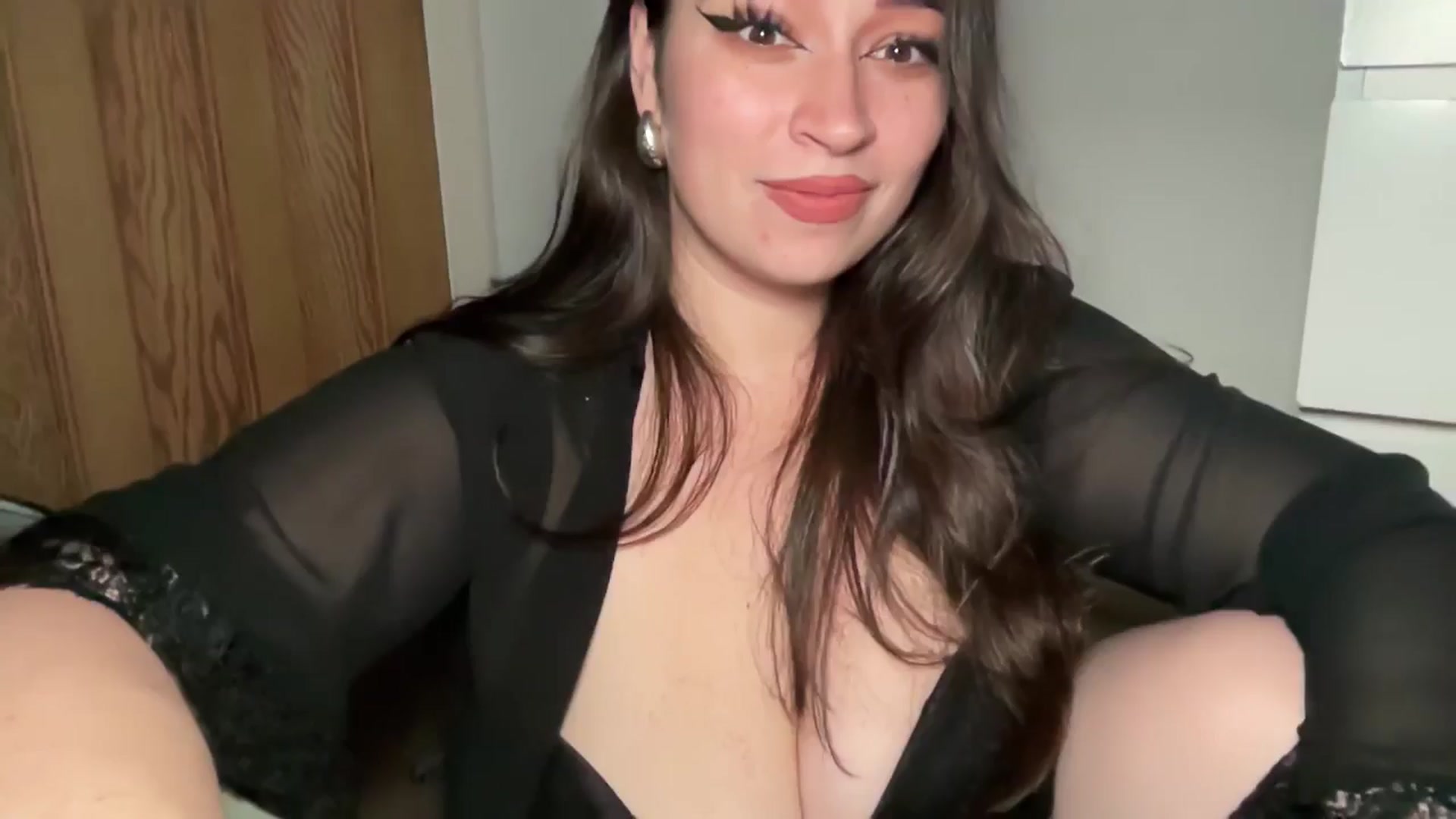 Gallery image thumbnail from Hasymura's myfreecams stream on, 12/10/2024, 24:25 image 7 of 20