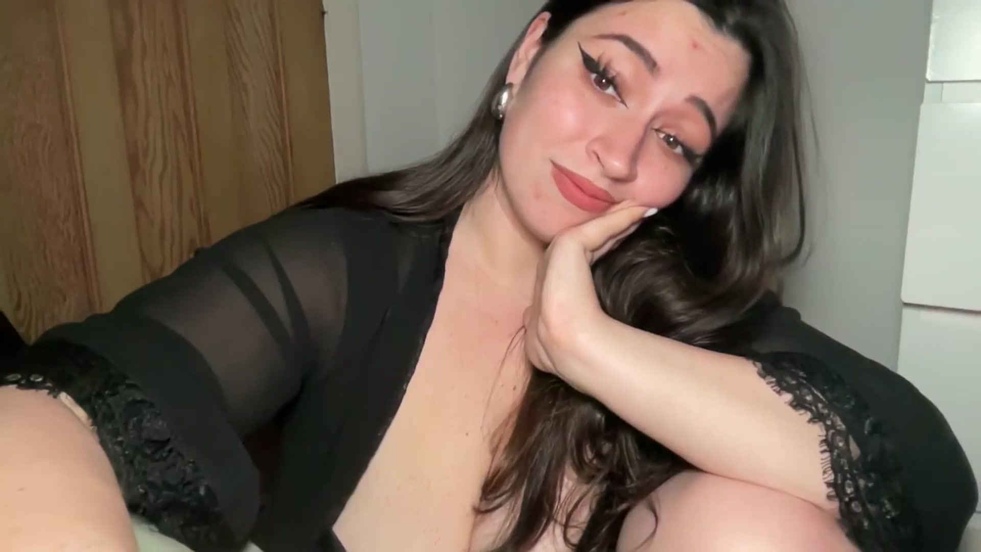Gallery image thumbnail from Hasymura's myfreecams stream on, 12/10/2024, 24:25 image 12 of 20