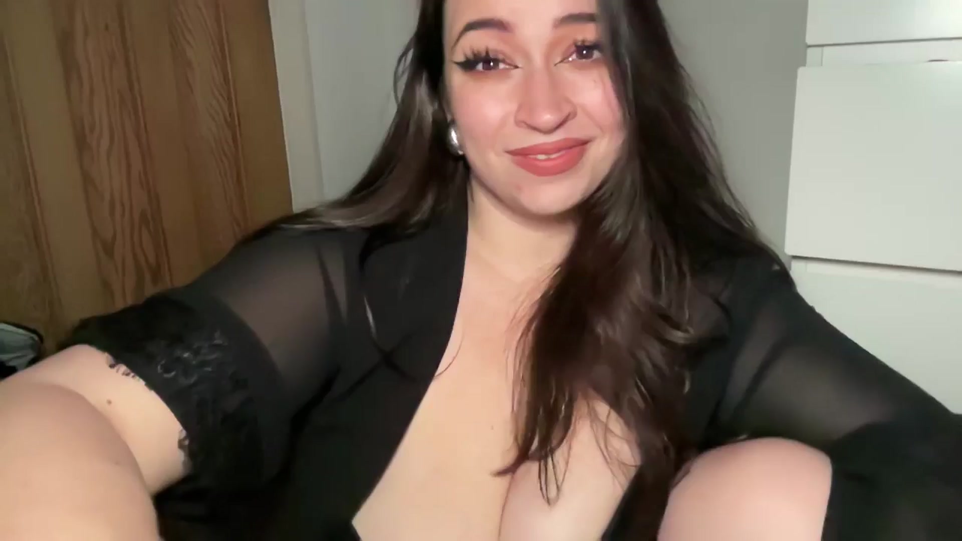 Gallery image thumbnail from Hasymura's myfreecams stream on, 12/10/2024, 02:01 image 18 of 20