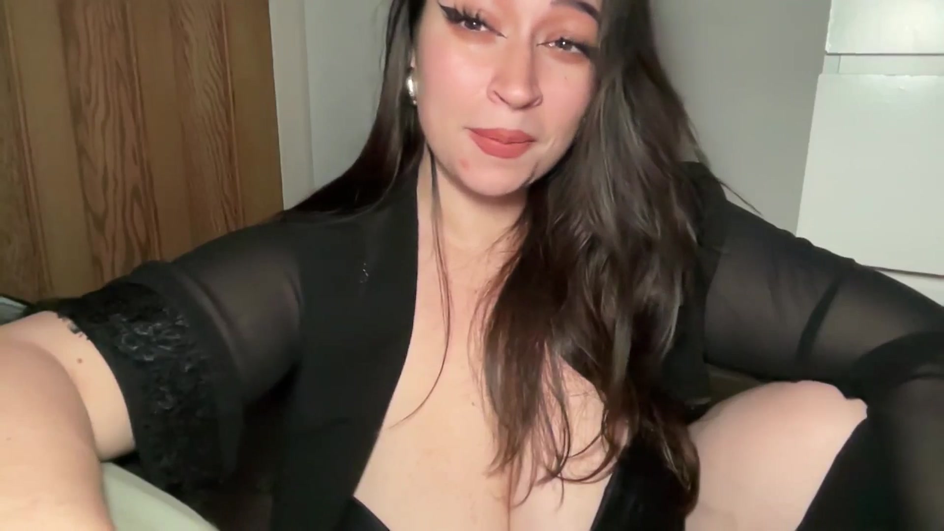 Gallery image thumbnail from Hasymura's myfreecams stream on, 12/10/2024, 02:01 image 3 of 20