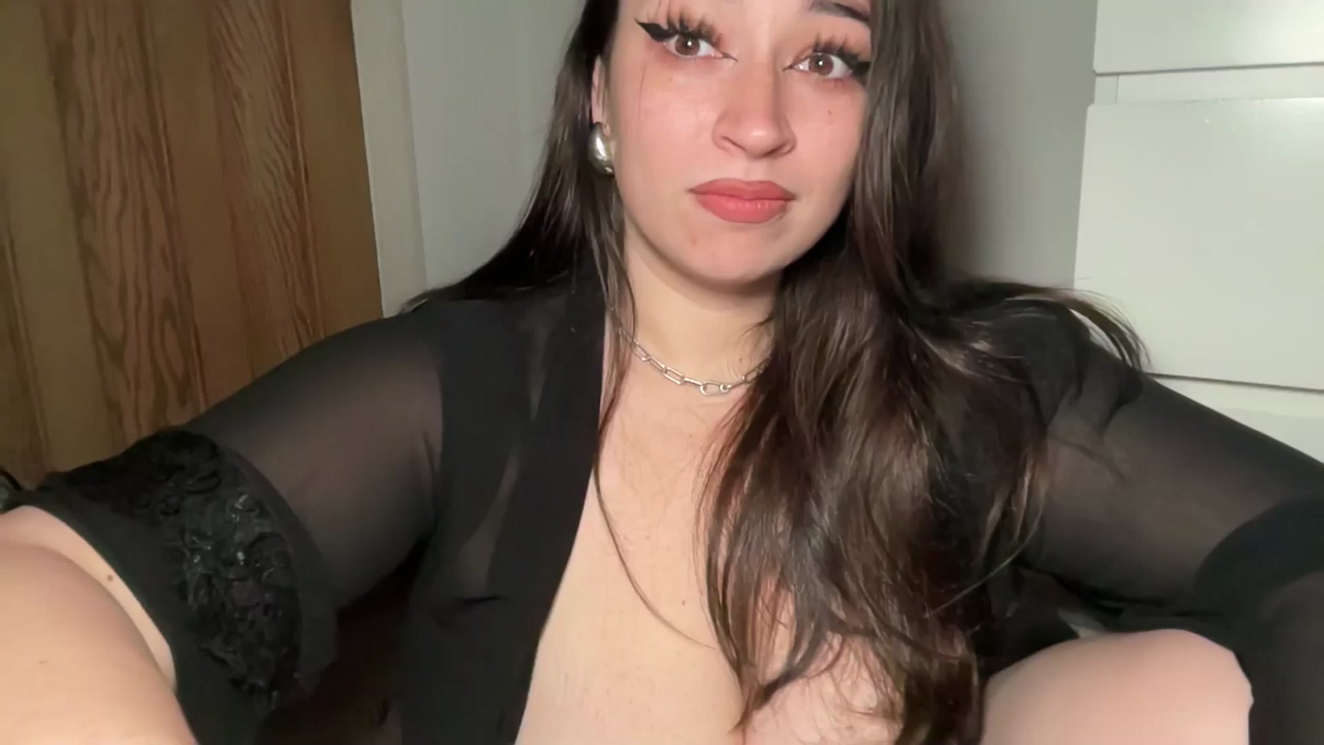 Gallery image thumbnail from Hasymura's myfreecams stream on, 12/10/2024, 23:50 image 14 of 20