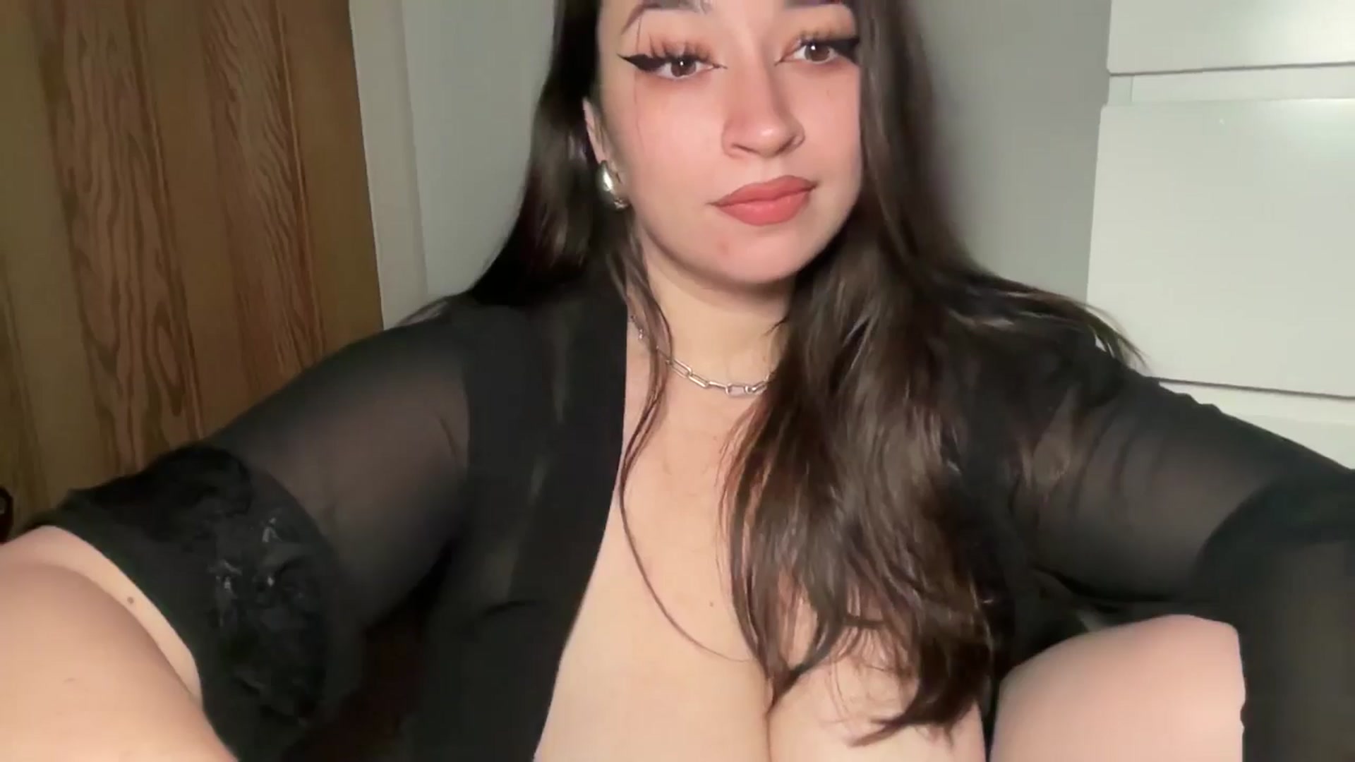 Gallery image thumbnail from Hasymura's myfreecams stream on, 12/10/2024, 23:50 image 15 of 20
