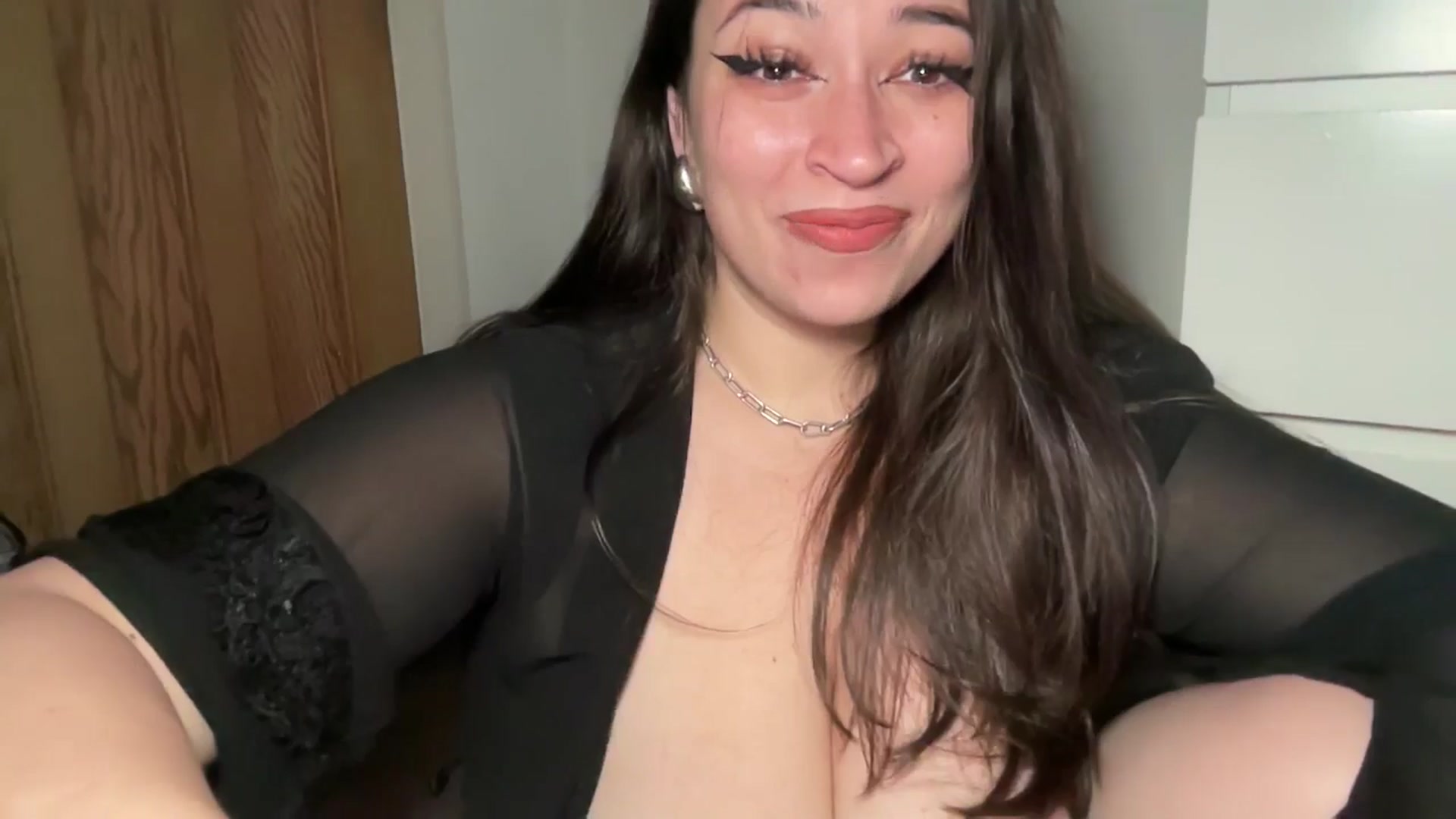 Gallery image thumbnail from Hasymura's myfreecams stream on, 12/10/2024, 23:50 image 10 of 20