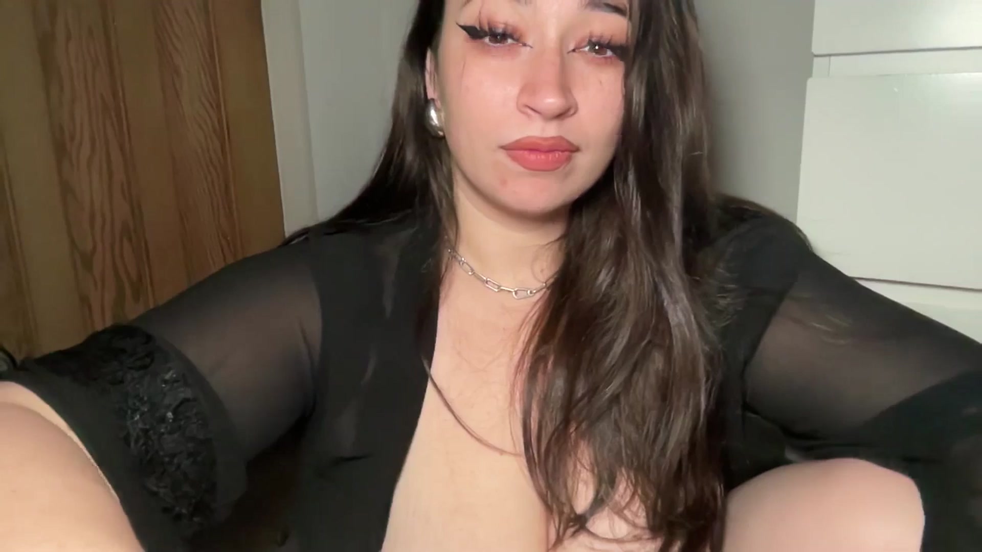 Gallery image thumbnail from Hasymura's myfreecams stream on, 12/10/2024, 23:50 image 12 of 20