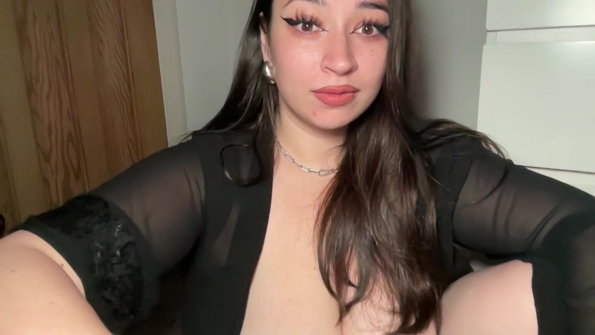 Gallery image thumbnail from Hasymura's myfreecams stream on, 12/10/2024, 23:50 image 19 of 20