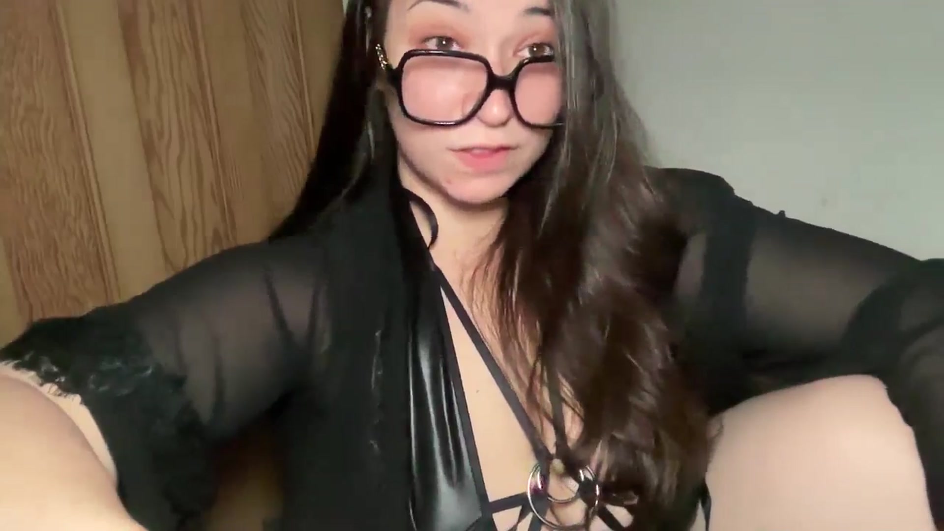Gallery image thumbnail from Hasymura's myfreecams stream on, 12/12/2024, 24:51 image 9 of 20