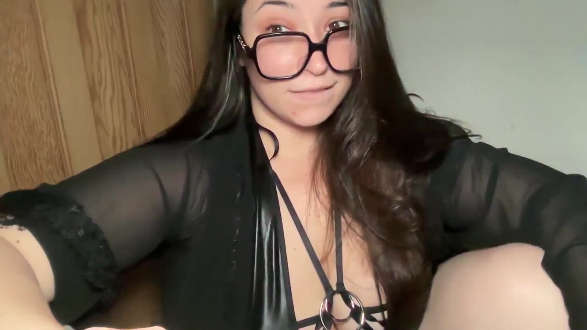 Gallery image thumbnail from Hasymura's myfreecams stream on, 12/12/2024, 24:51 image 3 of 20