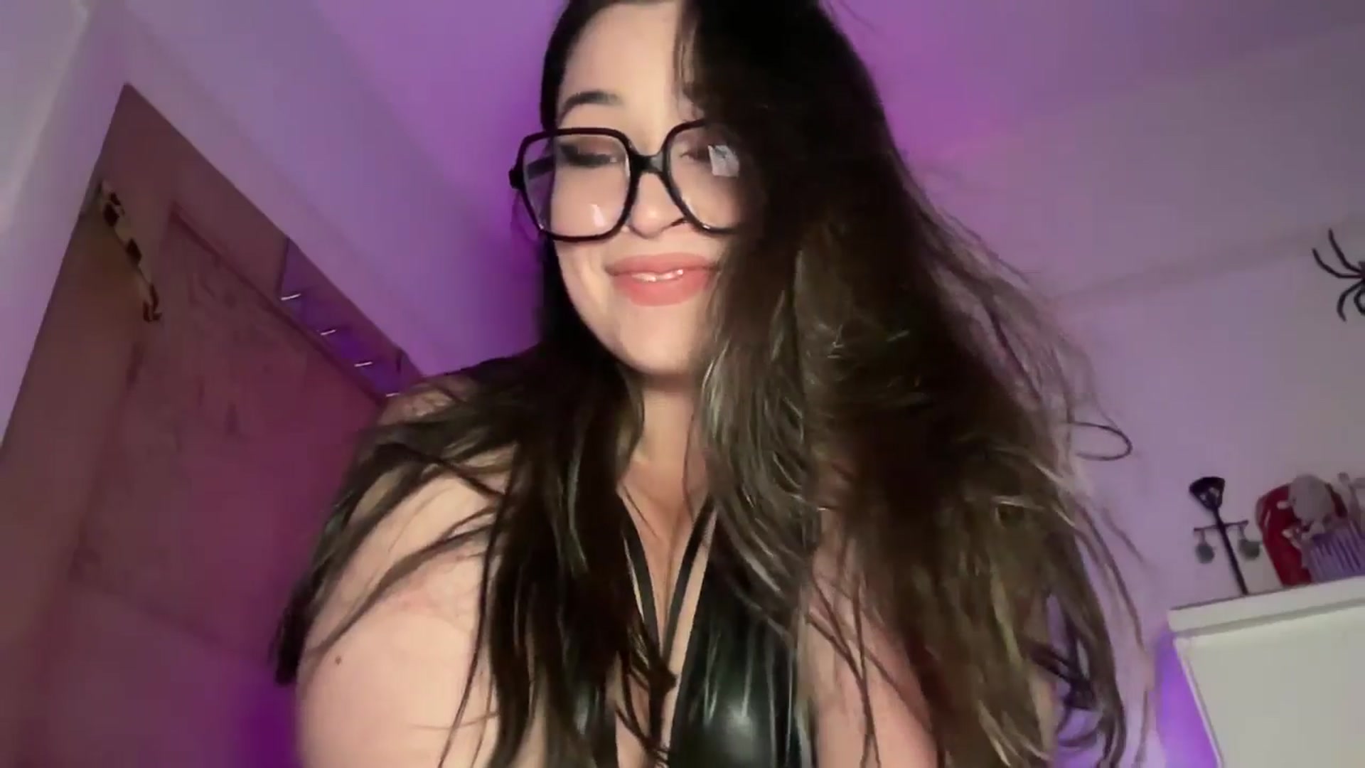 Gallery image thumbnail from Hasymura's myfreecams stream on, 12/13/2024, 01:00 image 20 of 20