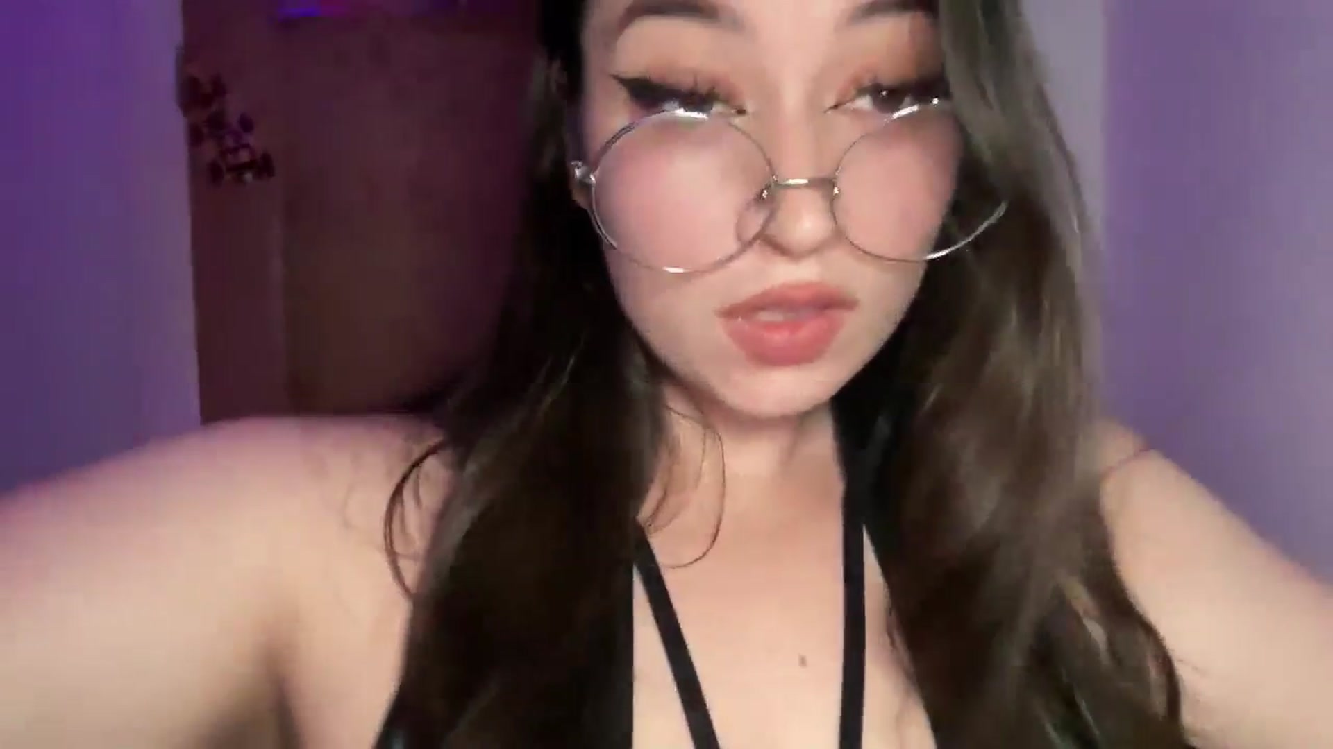 Gallery image thumbnail from Hasymura's myfreecams stream on, 12/15/2024, 22:13 image 13 of 20