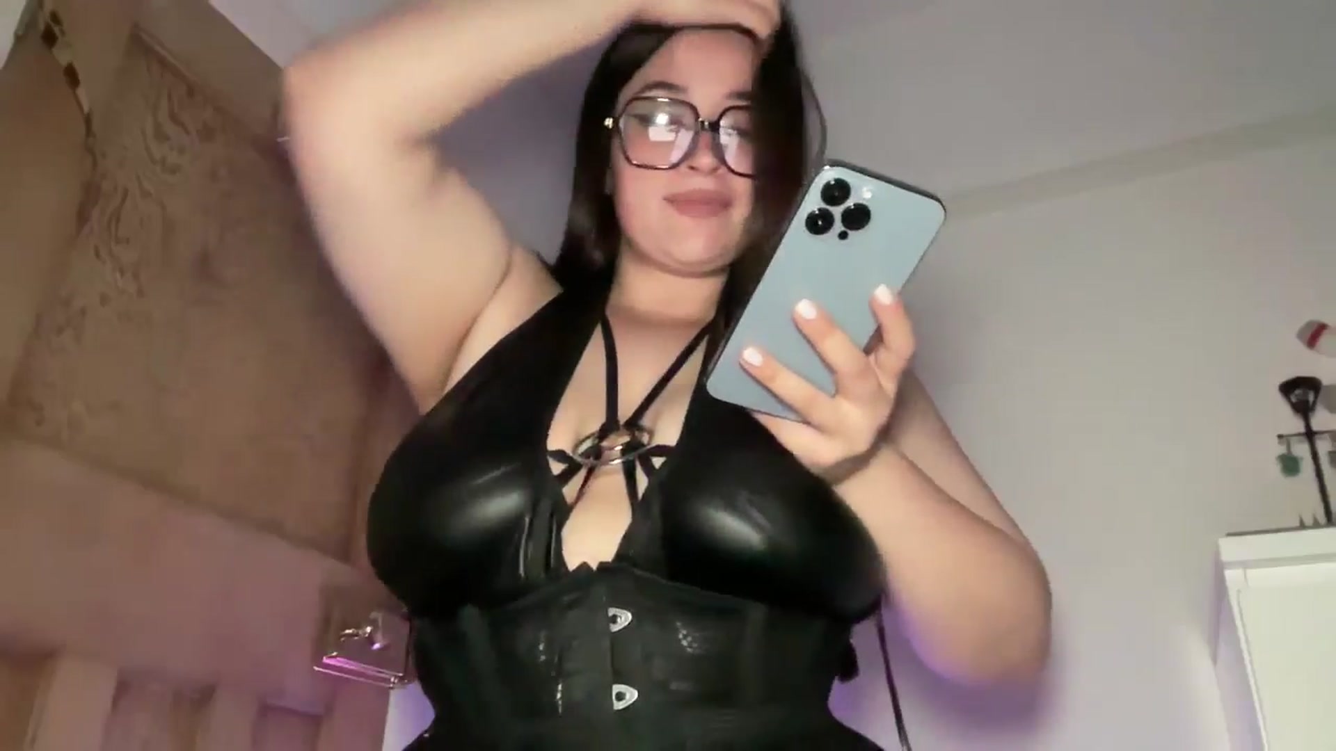 Gallery image thumbnail from Hasymura's myfreecams stream on, 12/19/2024, 24:09 image 14 of 20