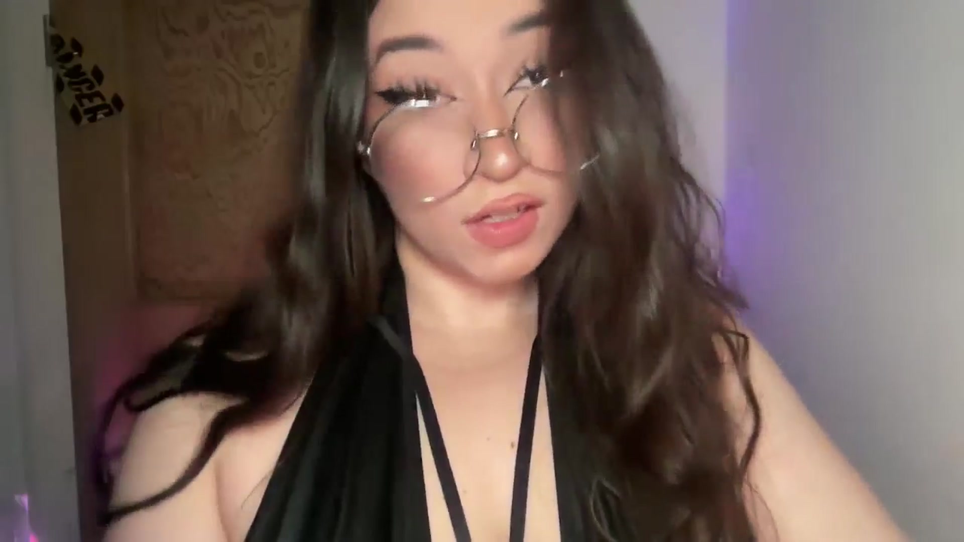 Gallery image thumbnail from Hasymura's myfreecams stream on, 12/24/2024, 22:10 image 19 of 20