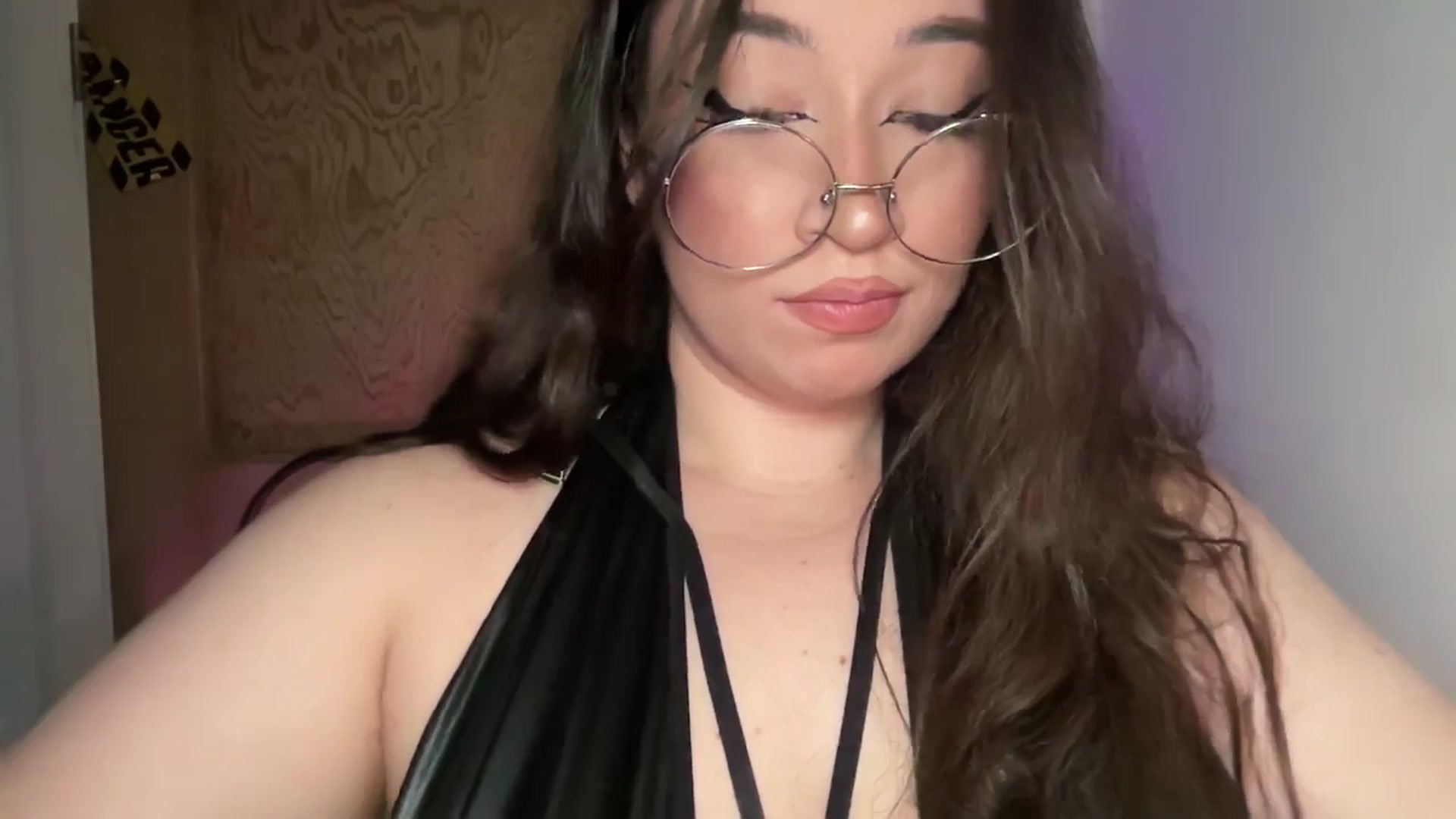 Gallery image thumbnail from Hasymura's myfreecams stream on, 12/24/2024, 22:10 image 16 of 20