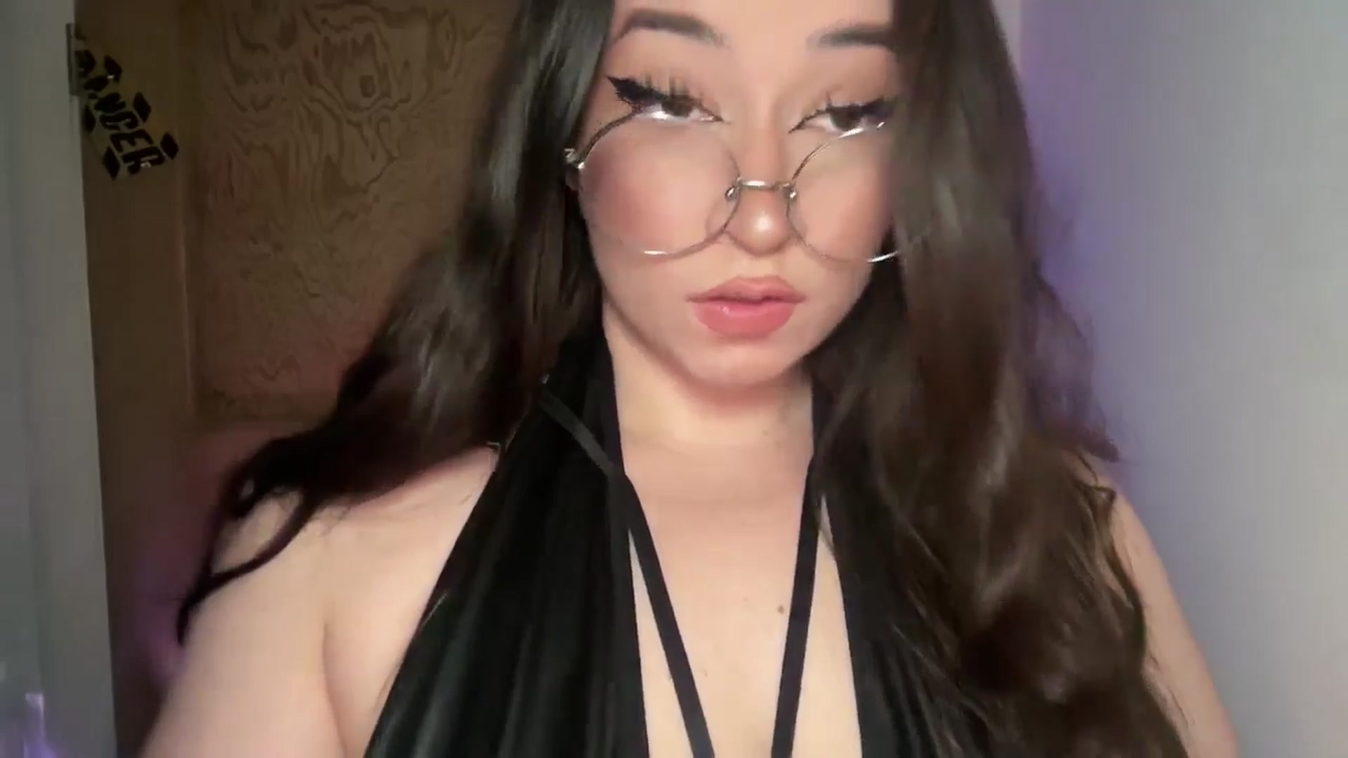 Gallery image thumbnail from Hasymura's myfreecams stream on, 12/24/2024, 22:10 image 18 of 20