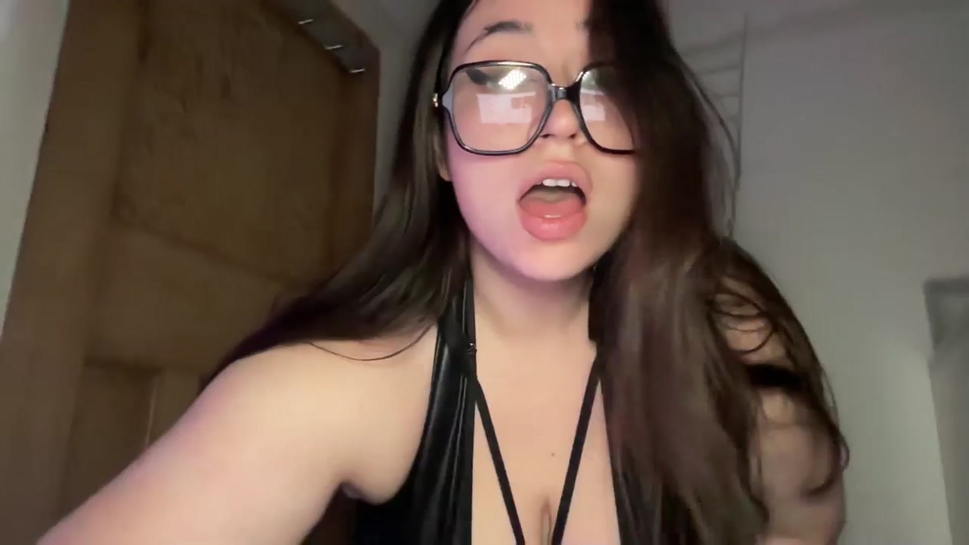 Gallery image thumbnail from Hasymura's myfreecams stream on, 12/26/2024, 02:43 image 3 of 20