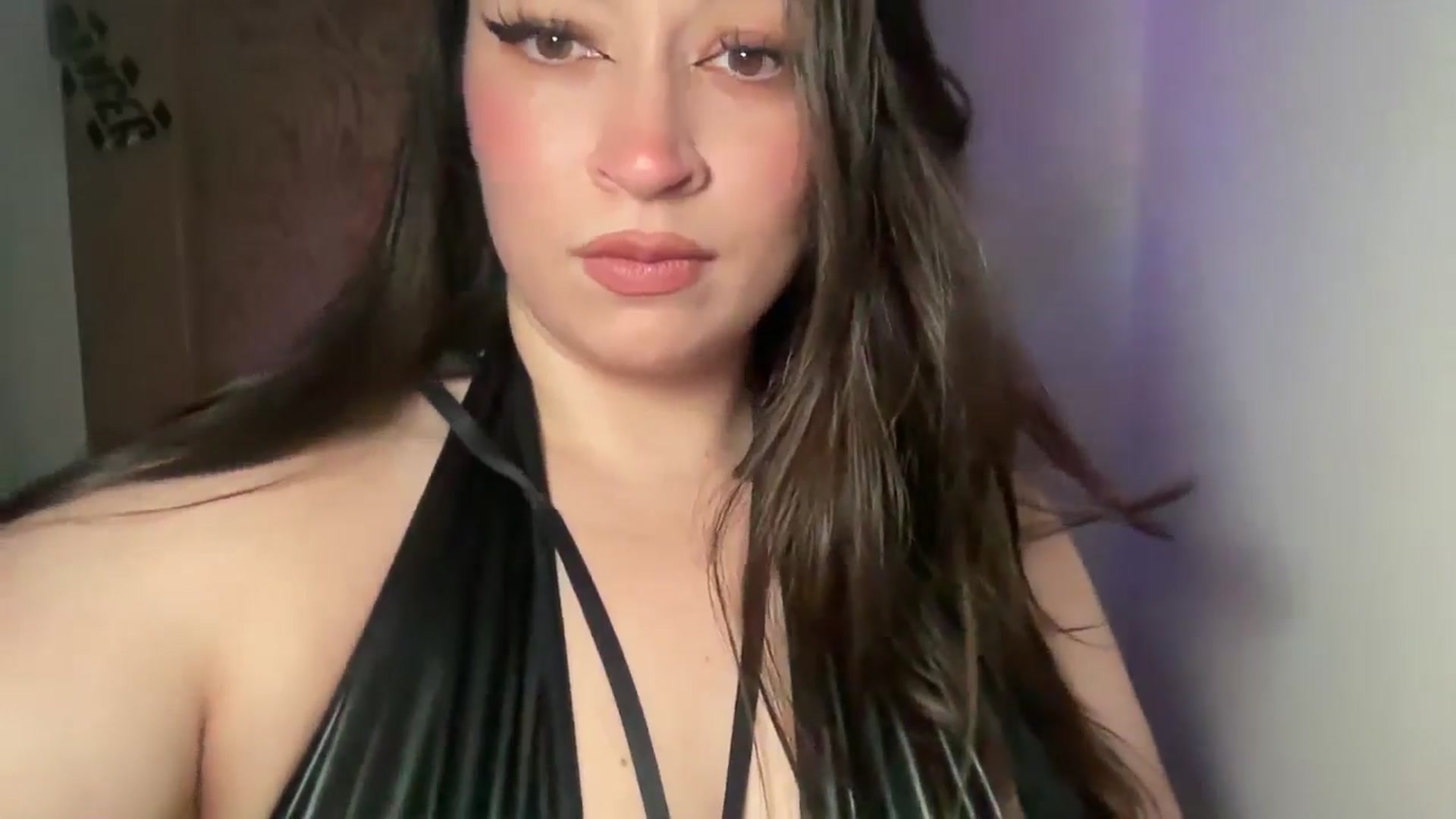 Gallery image thumbnail from Hasymura's myfreecams stream on, 12/29/2024, 21:54 image 6 of 20