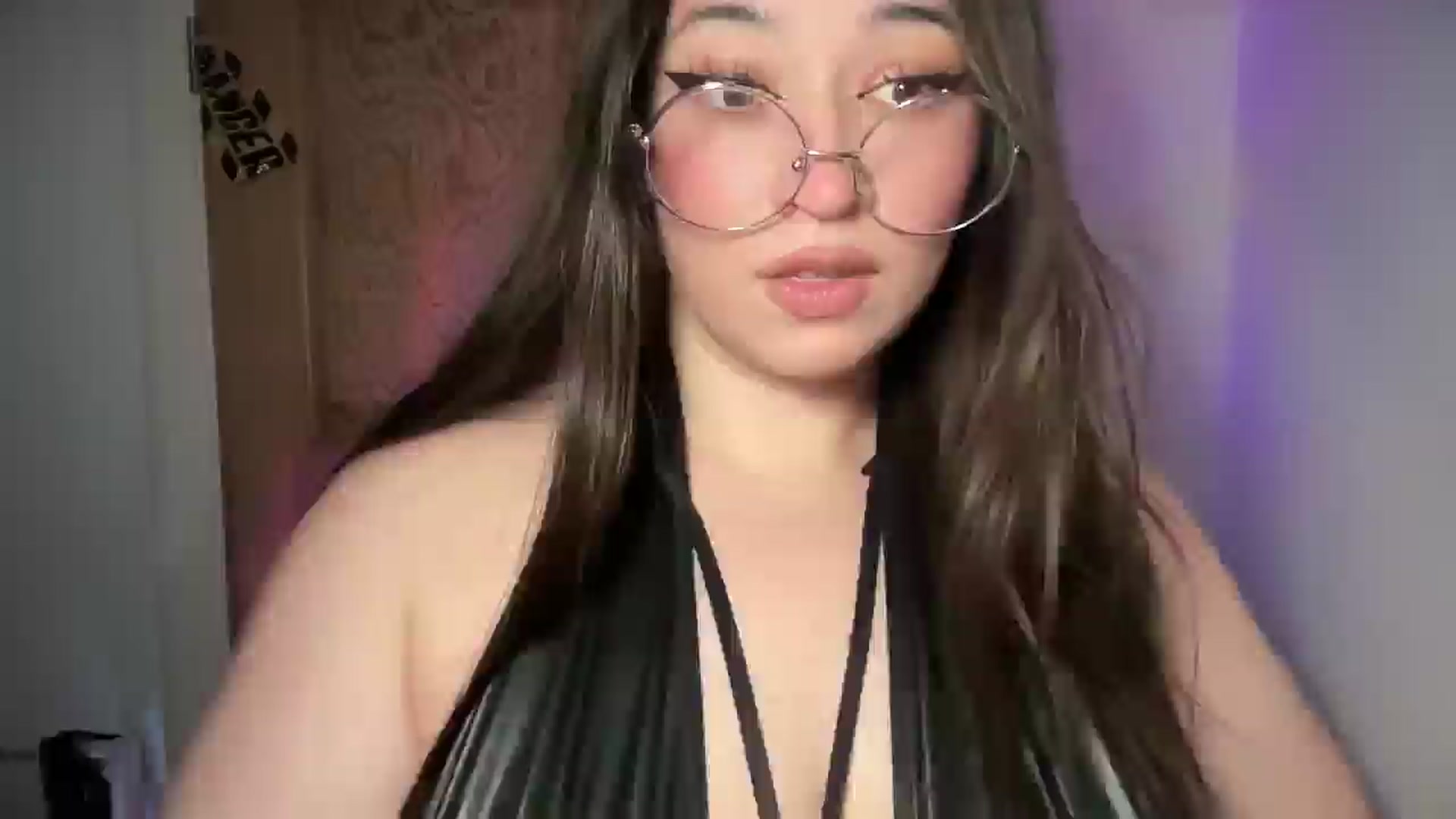 Gallery image thumbnail from Hasymura's myfreecams stream on, 12/29/2024, 21:54 image 2 of 20