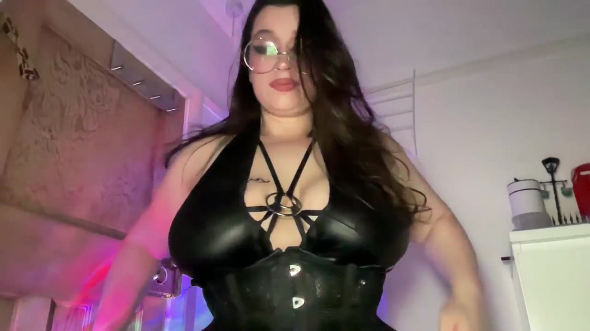 Gallery image thumbnail from Hasymura's myfreecams stream on, 01/03/2025, 24:20 image 3 of 20