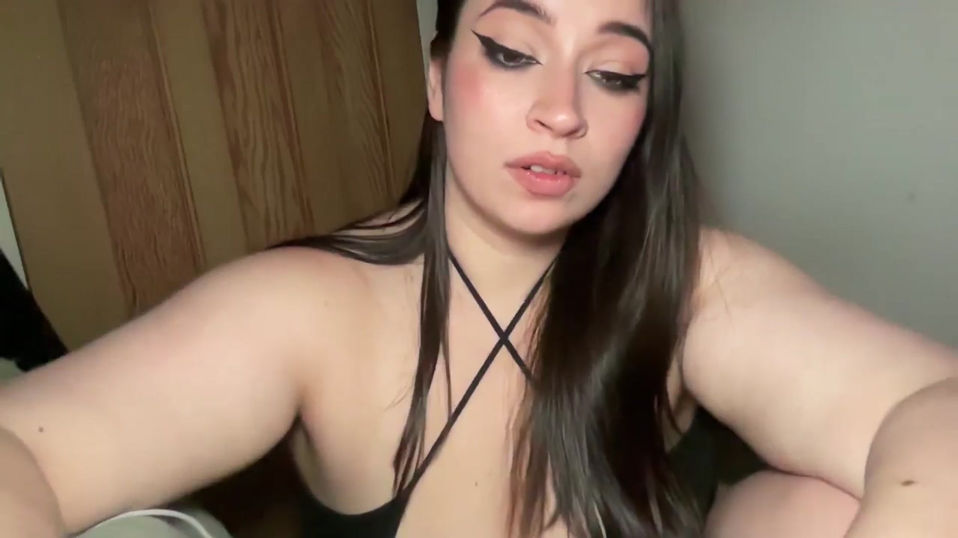 Gallery image thumbnail from Hasymura's myfreecams stream on, 01/13/2025, 24:02 image 10 of 20
