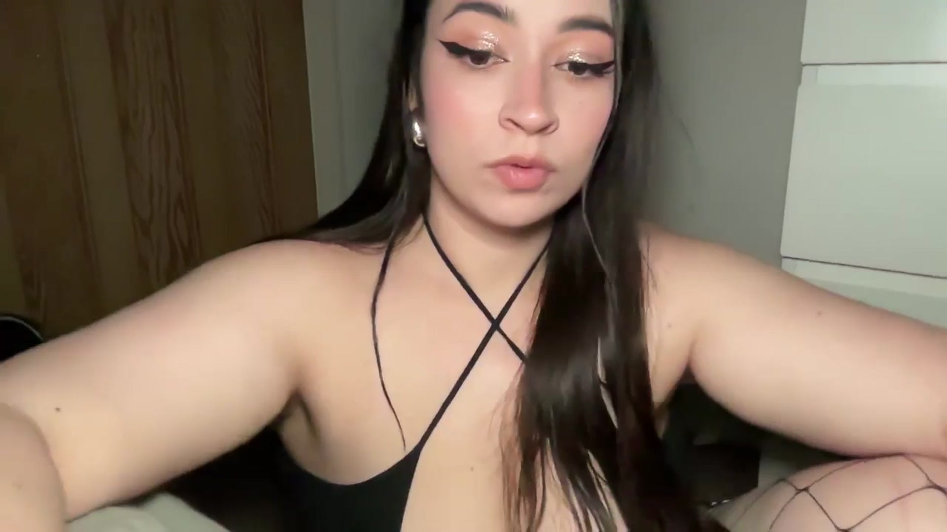 Gallery image thumbnail from Hasymura's myfreecams stream on, 02/25/2025, 23:30 image 5 of 20