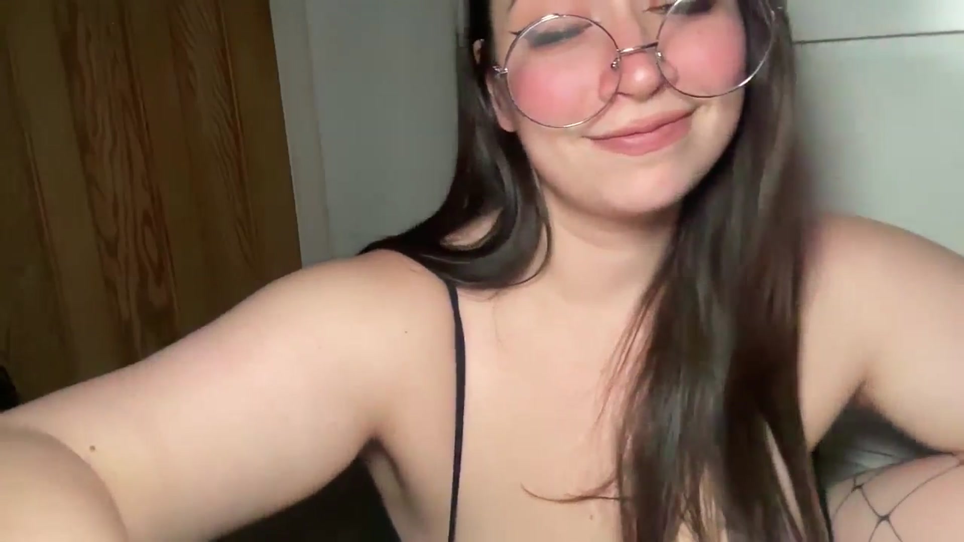 Gallery image thumbnail from Hasymura's myfreecams stream on, 03/01/2025, 22:04 image 4 of 20