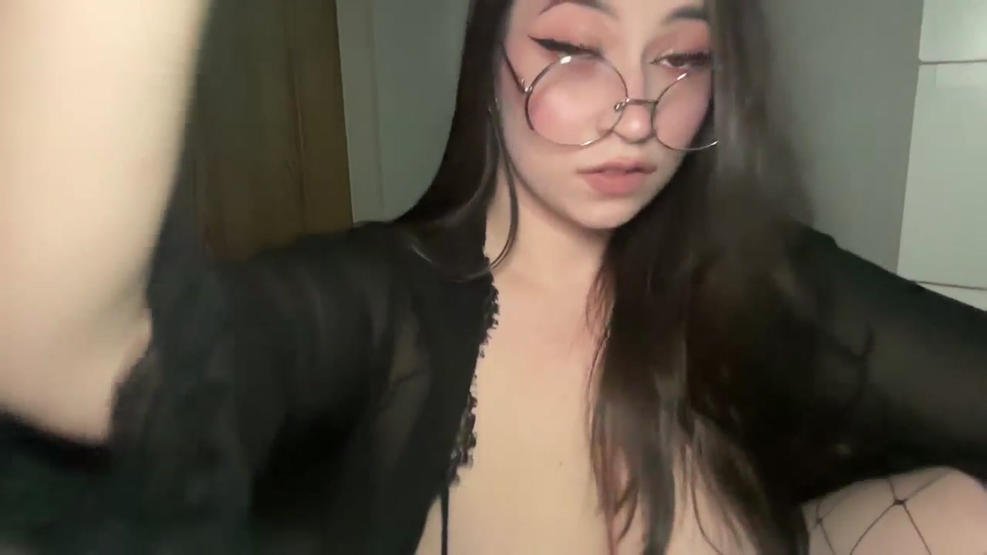 Gallery image thumbnail from Hasymura's myfreecams stream on, 03/02/2025, 21:07 image 7 of 20
