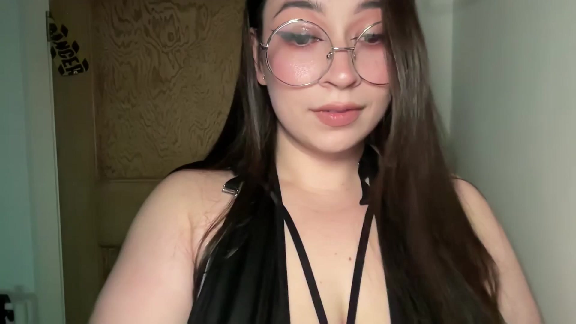 Gallery image thumbnail from Hasymura's myfreecams stream on, 03/02/2025, 22:08 image 15 of 20