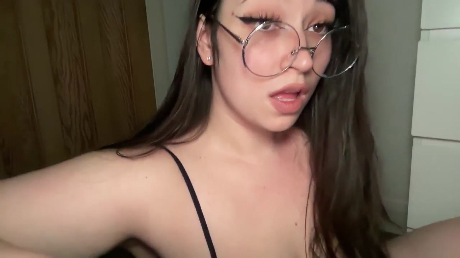 Gallery image thumbnail from Hasymura's myfreecams stream on, 03/04/2025, 23:37 image 9 of 20