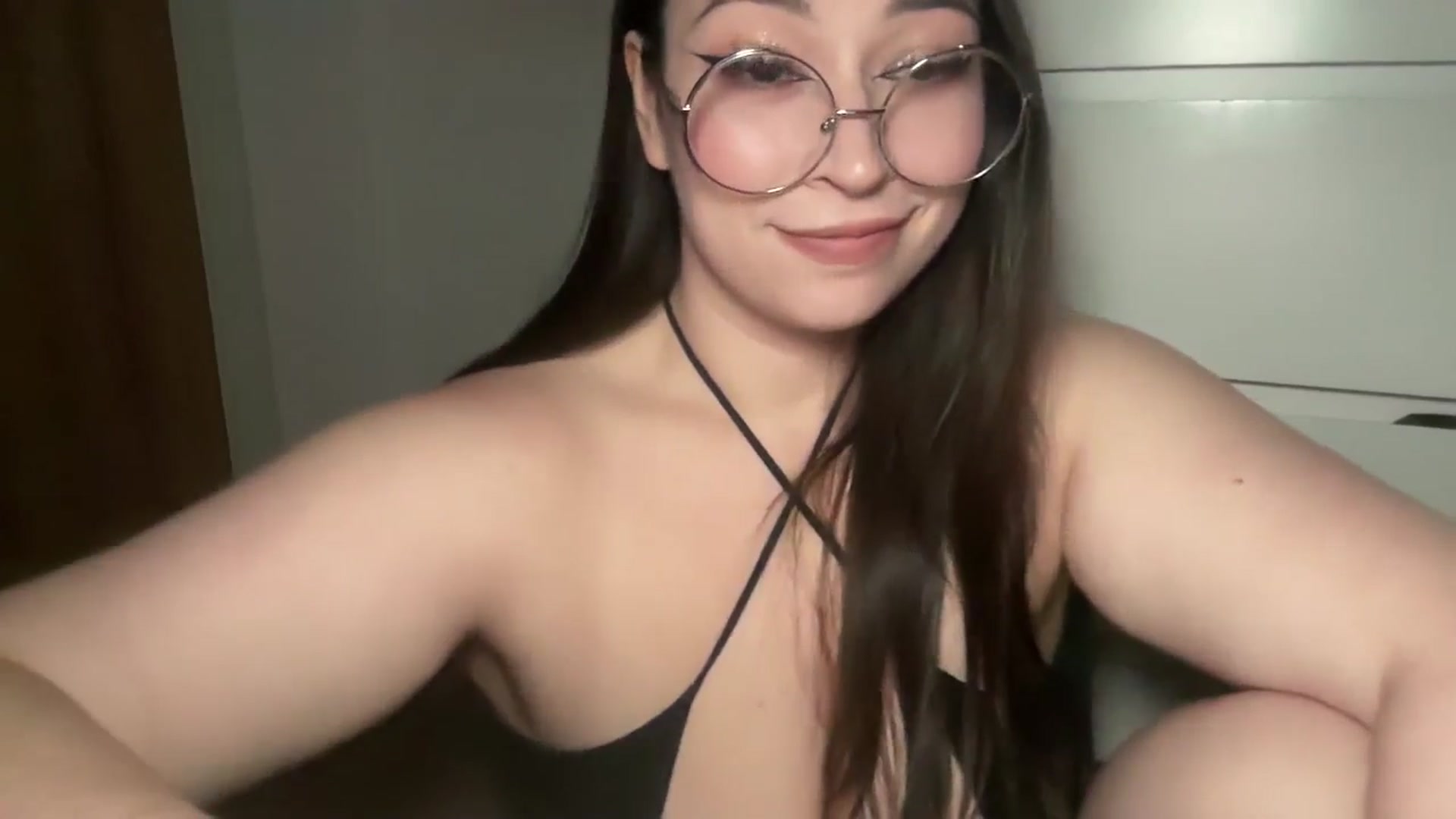 Gallery image thumbnail from Hasymura's myfreecams stream on, 03/12/2025, 23:16 image 6 of 20