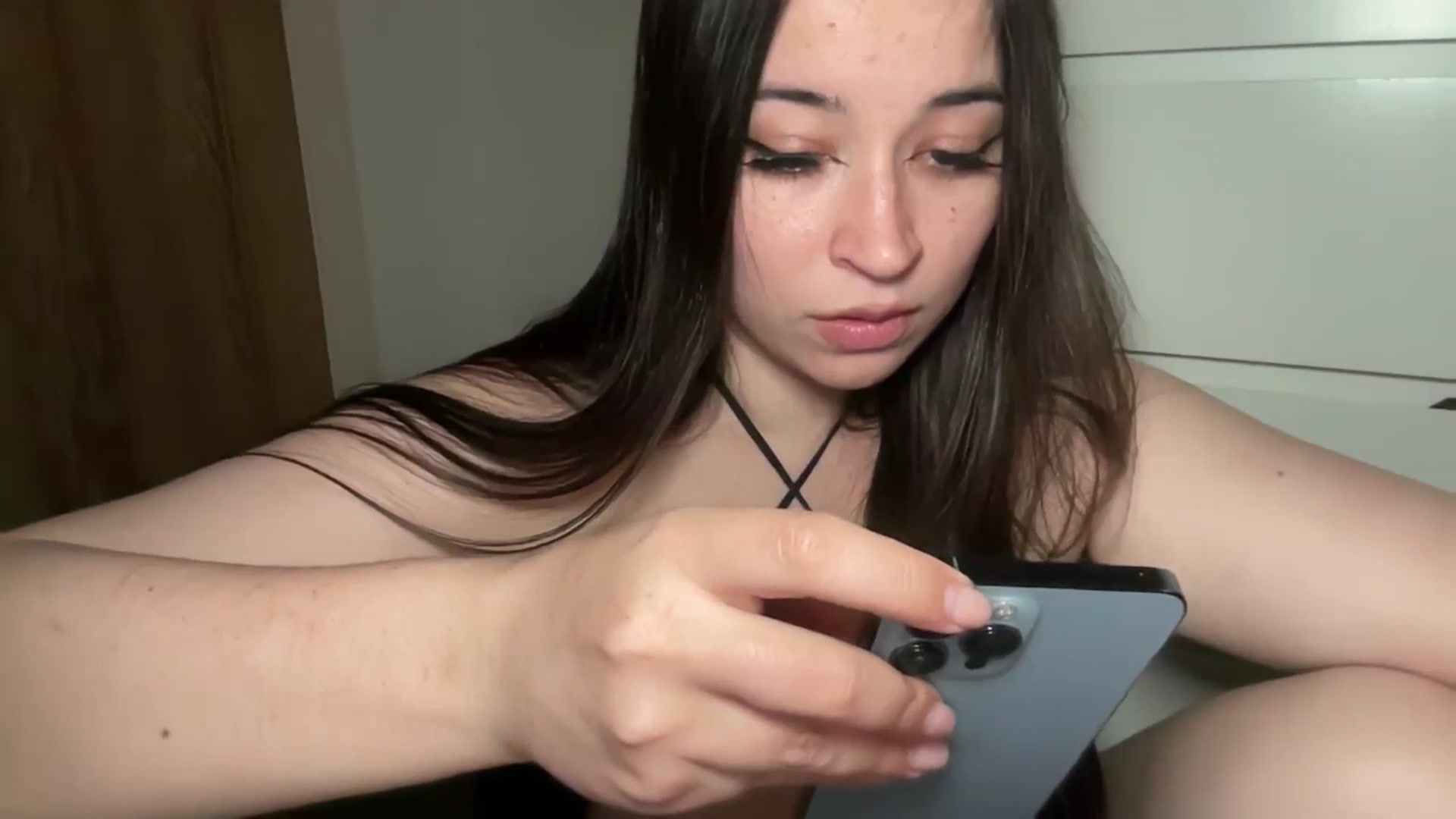 Gallery image thumbnail from Hasymura's myfreecams stream on, 03/15/2025, 24:01 image 17 of 20