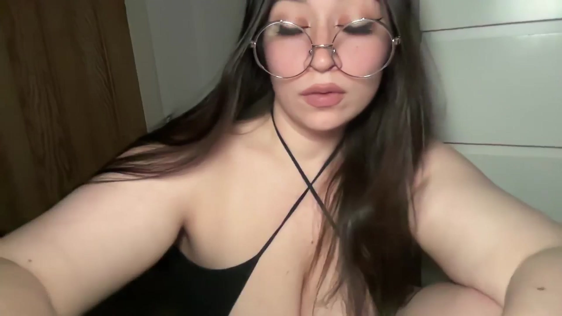 Gallery image thumbnail from Hasymura's myfreecams stream on, 03/15/2025, 23:40 image 4 of 20