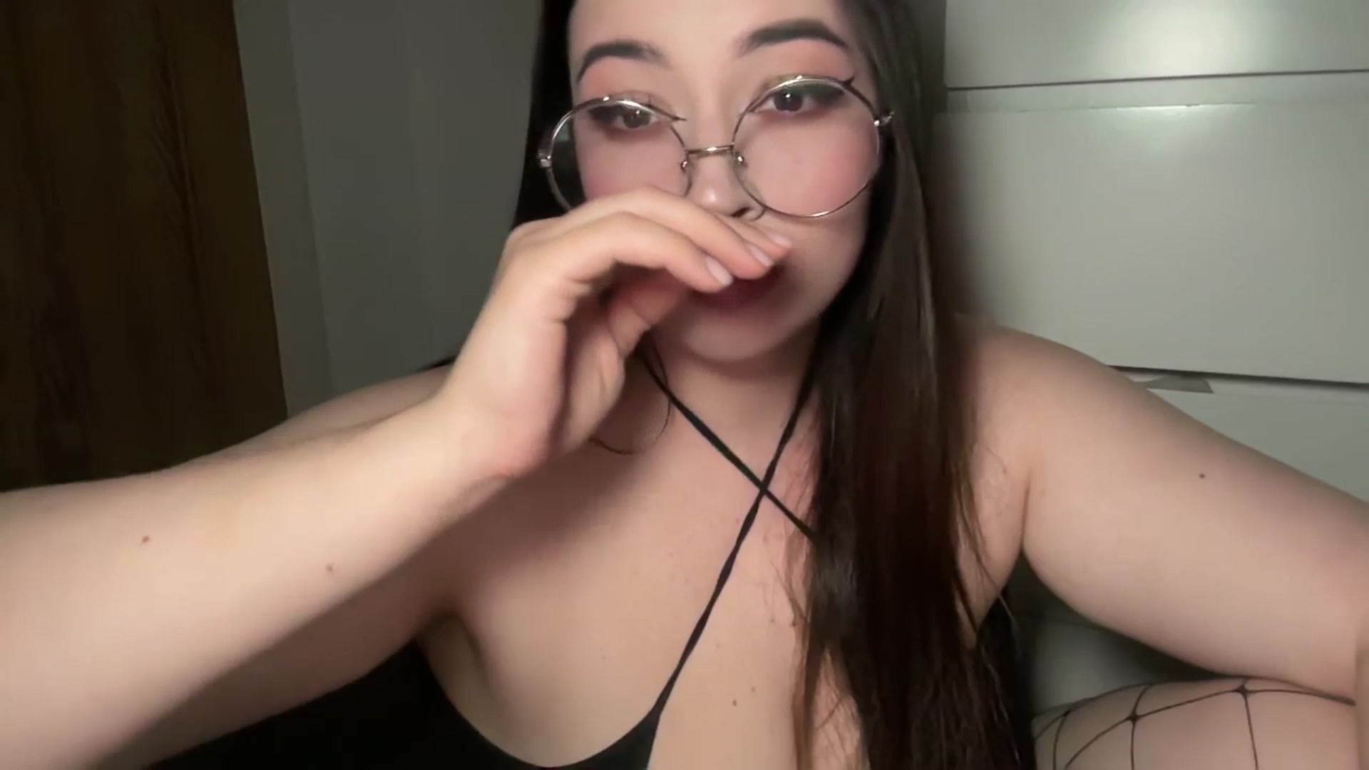 Gallery image thumbnail from Hasymura's myfreecams stream on, 03/21/2025, 23:21 image 13 of 20