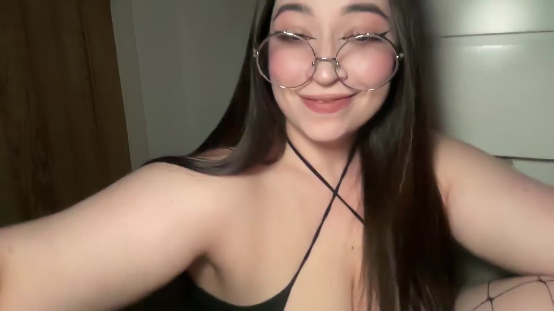 Gallery image thumbnail from Hasymura's myfreecams stream on, 03/21/2025, 23:21 image 2 of 20