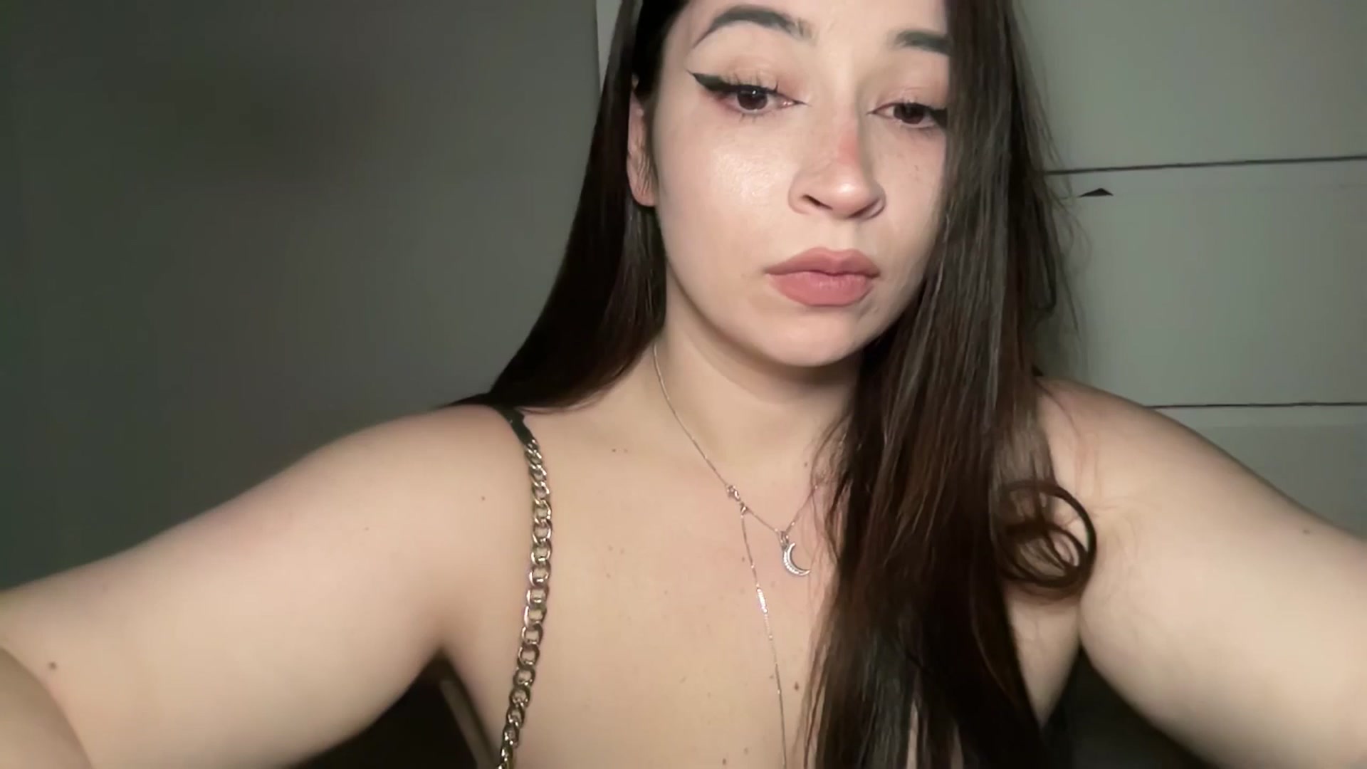 Gallery image thumbnail from Hasymura's myfreecams stream on, 04/01/2025, 24:24 image 8 of 20