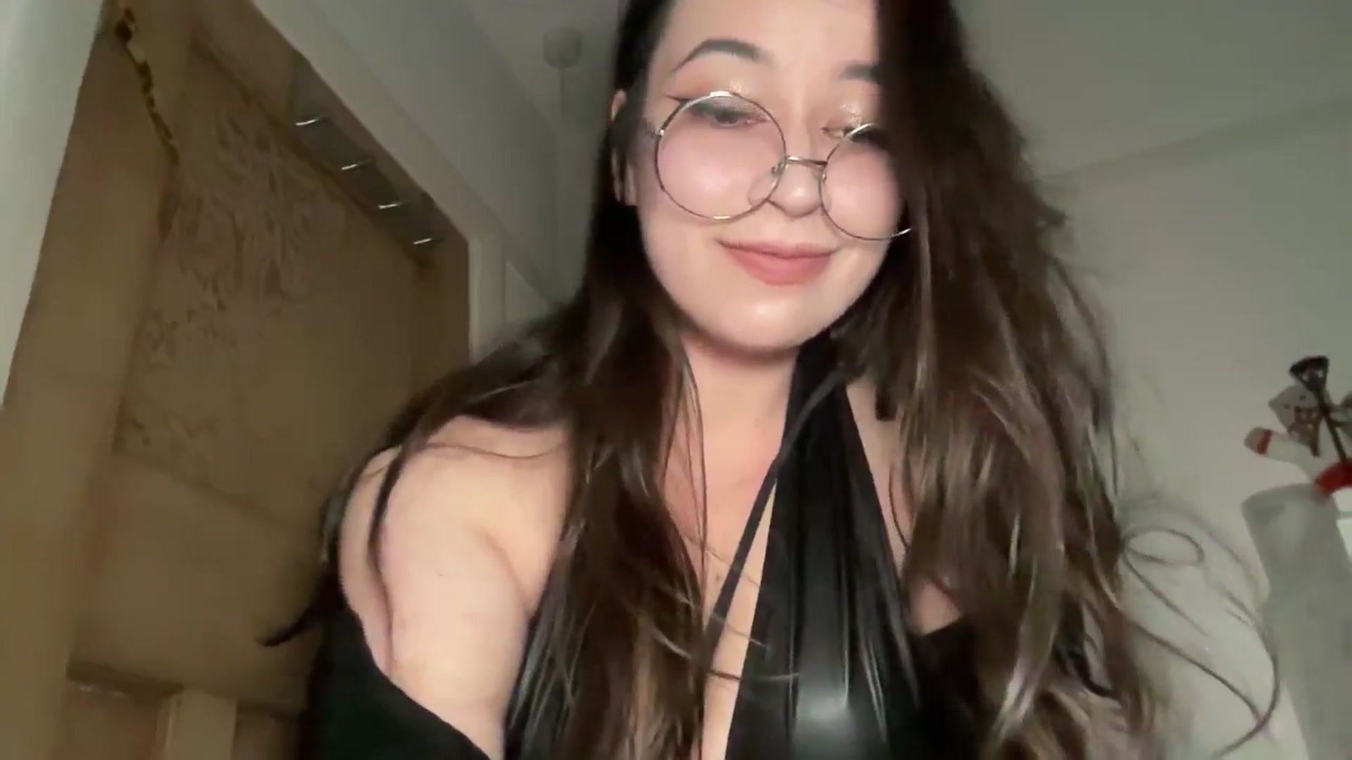 Gallery image thumbnail from Hasymura's myfreecams stream on, 04/10/2025, 21:49 image 12 of 20