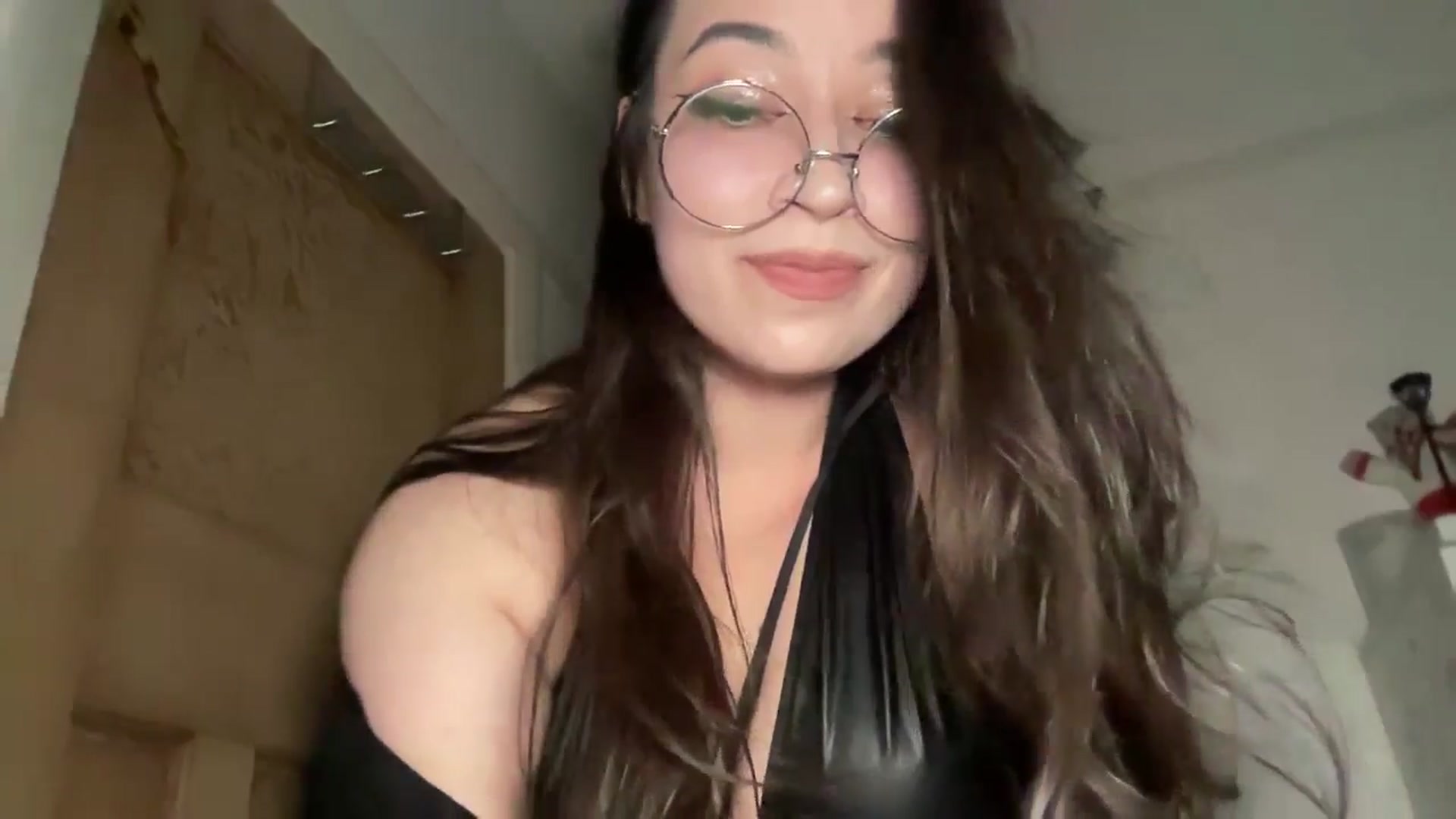 Gallery image thumbnail from Hasymura's myfreecams stream on, 04/10/2025, 21:49 image 15 of 20