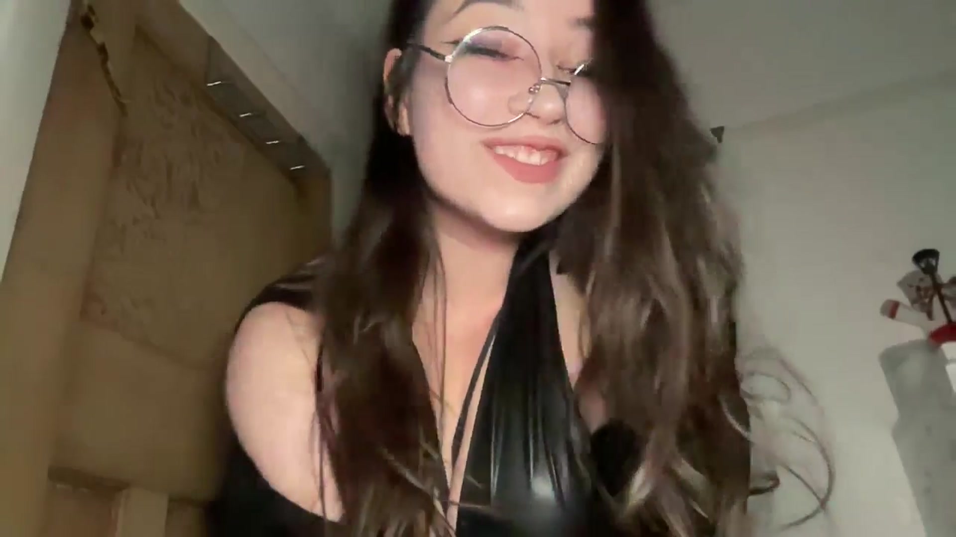 Gallery image thumbnail from Hasymura's myfreecams stream on, 04/10/2025, 21:49 image 13 of 20